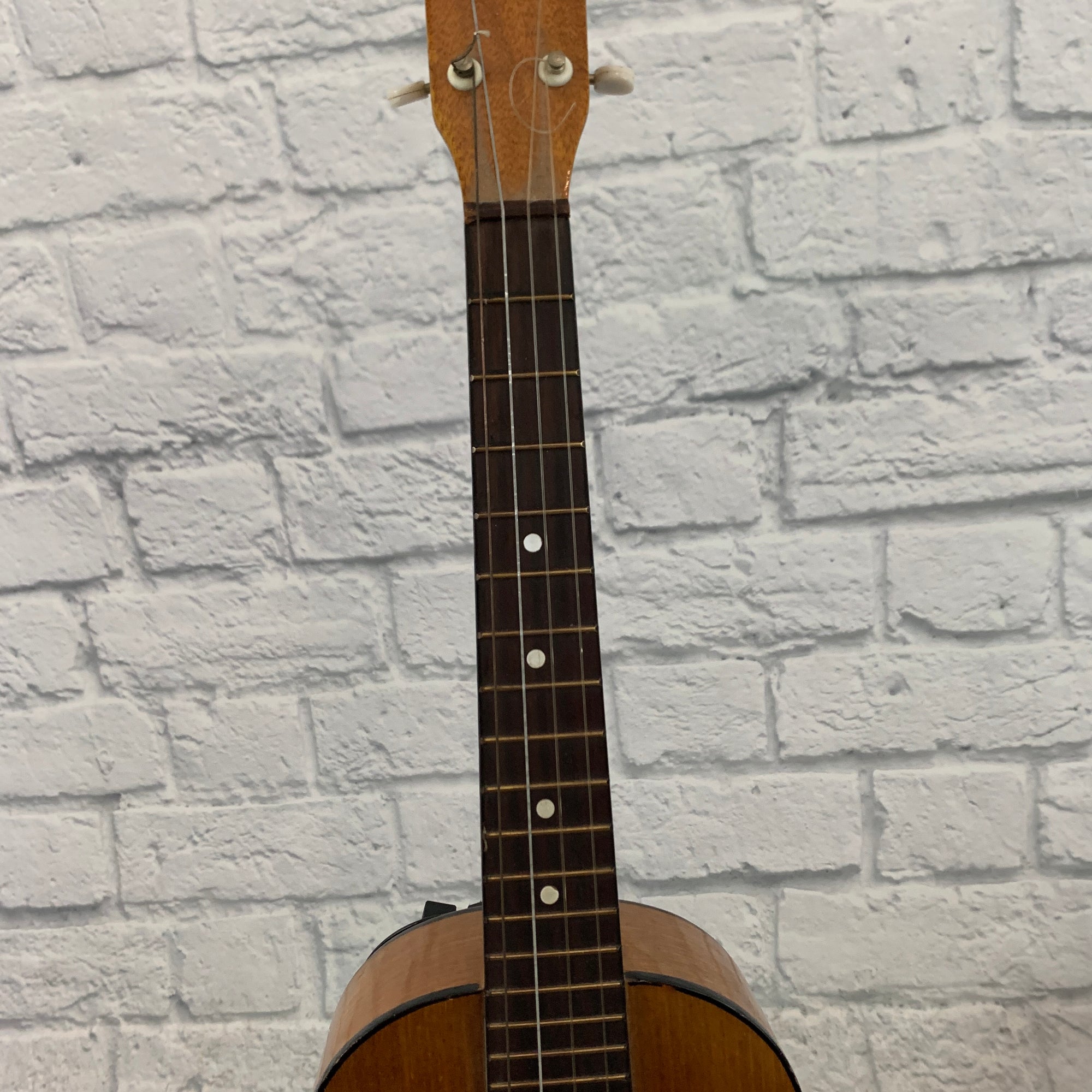 Unknown Ukulele D-8 30"