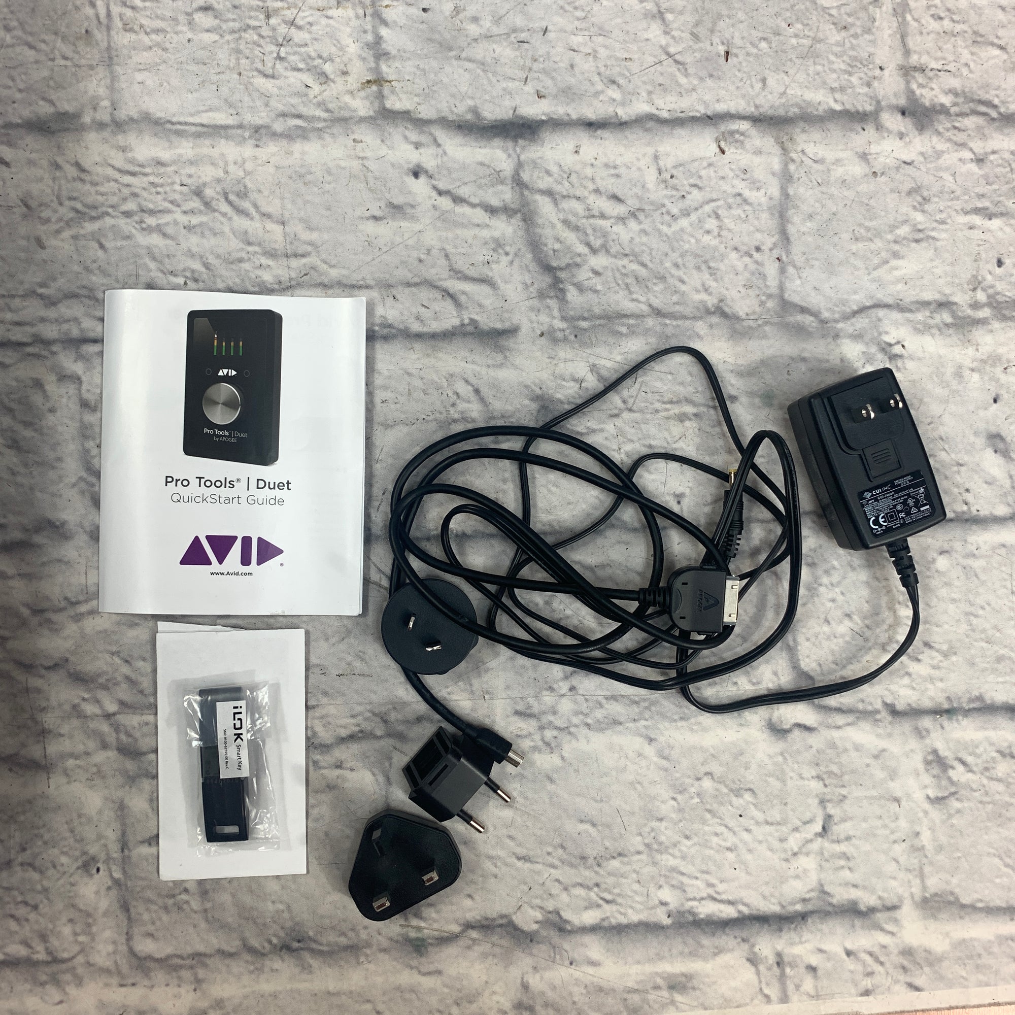 Avid Apogee ProTools Duet USB Interface ***Needs breakout cable