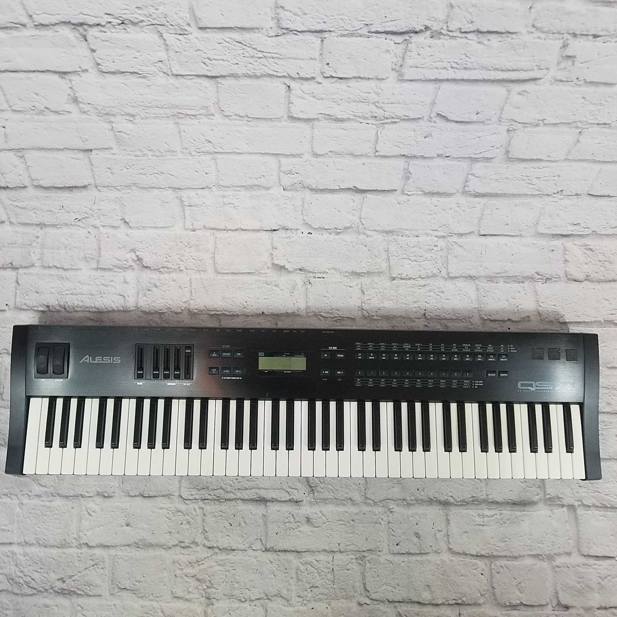 Alesis QS7.1 Digital Synth