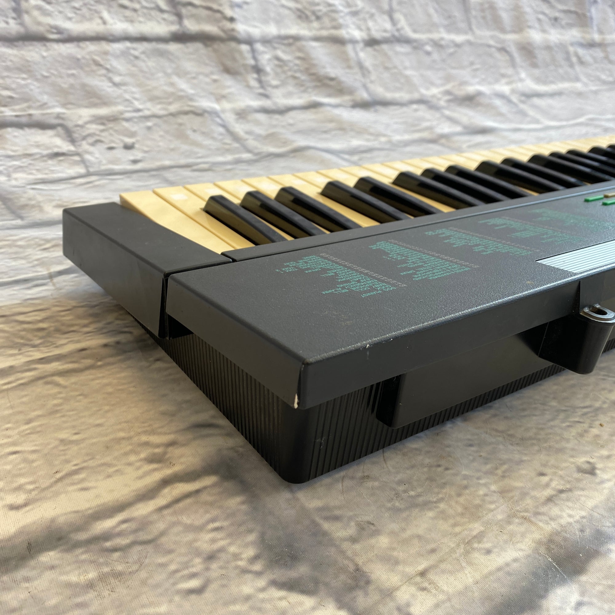 Yamaha PSR-6 Synthesizer - Evolution Music