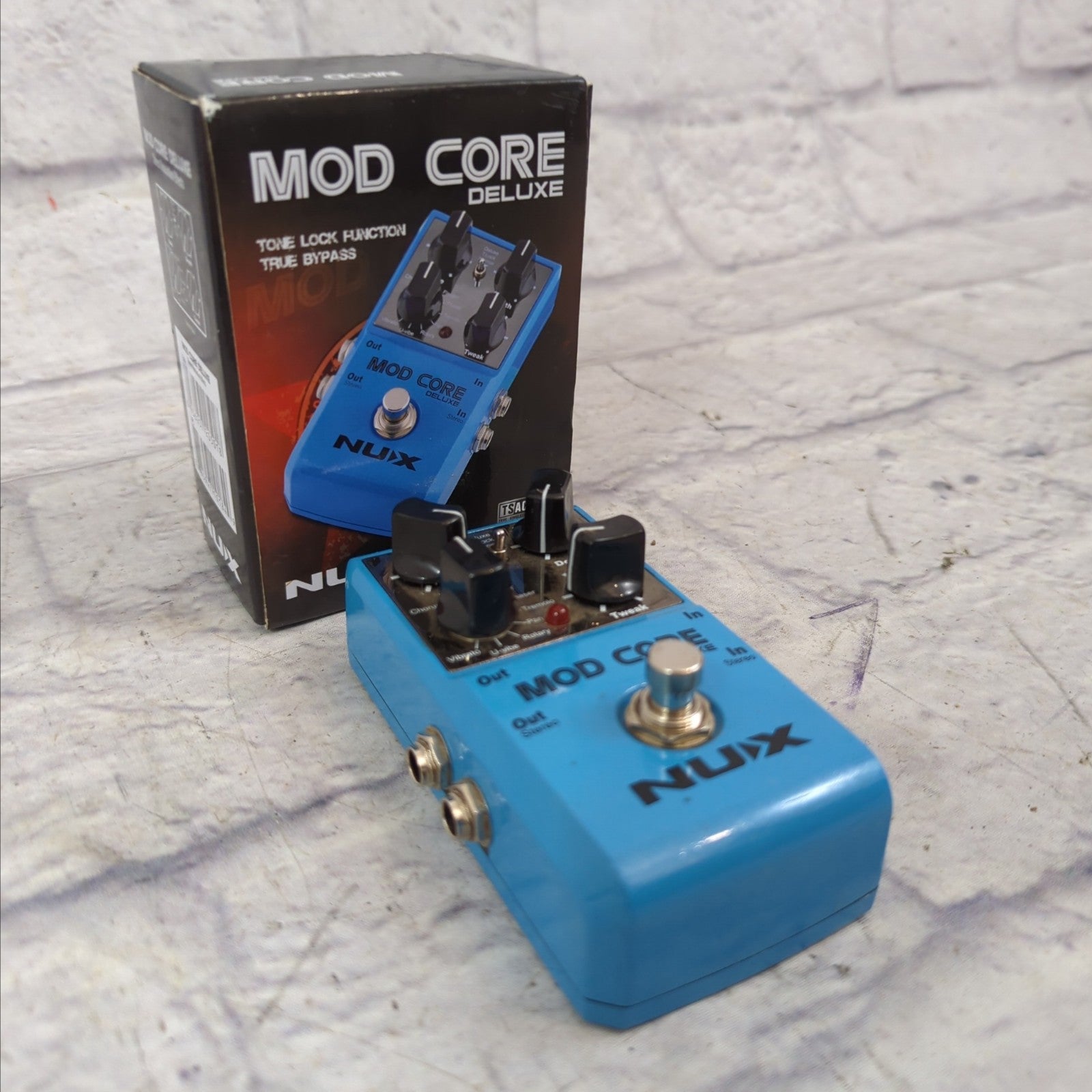 NuX Mod Core Deluxe Chorus Vibrato Tremolo Phaser Rotary Pedal