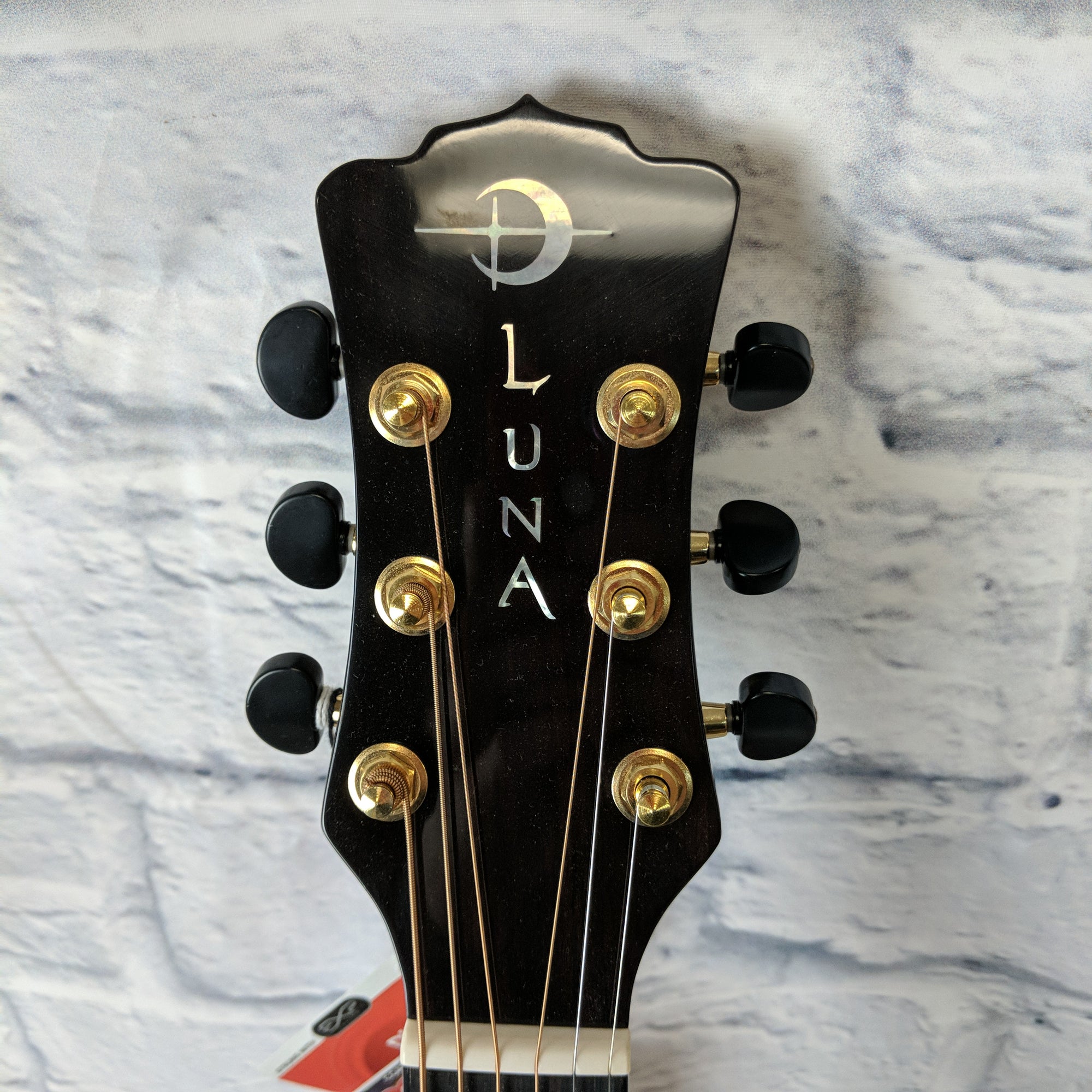 Luna Vista Bear Acoustic-Electric w/ Case Natural