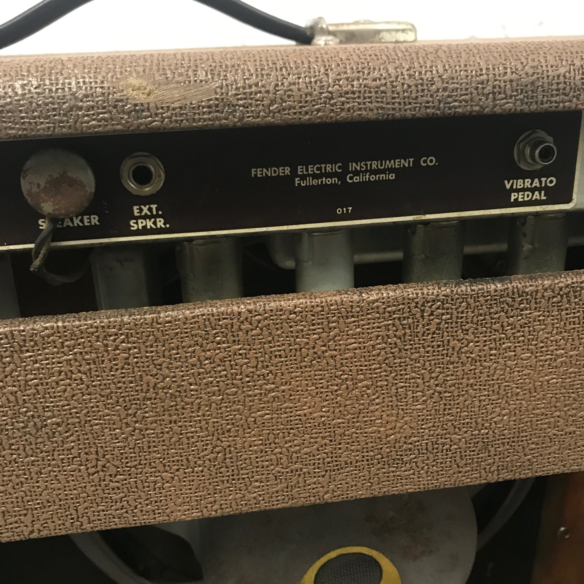 Vintage 1962 Fender Vibrasonic Brownface Guitar Combo Amp with Original 1x15" JBL D130F