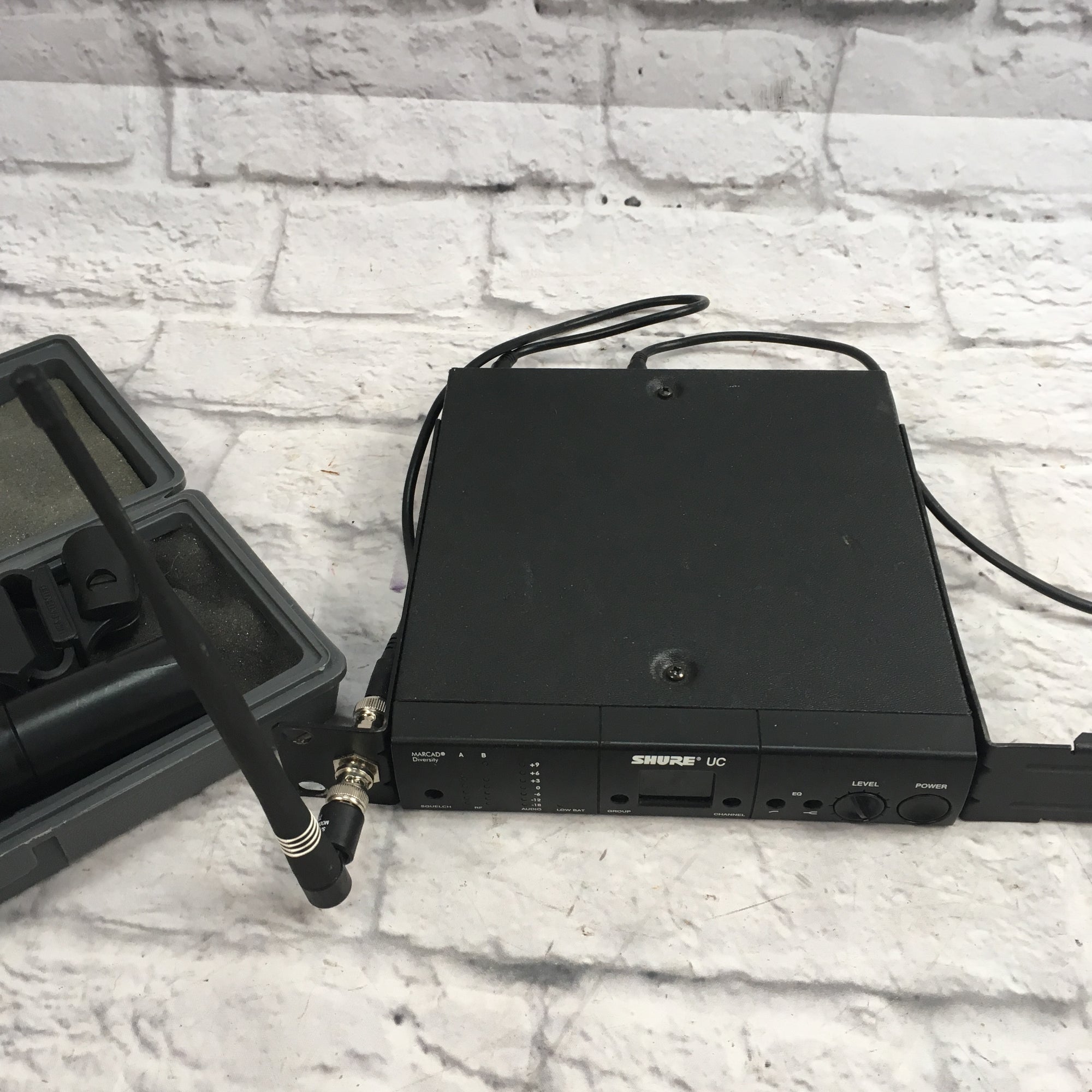 Shure UC4UA Wireless Microphone Outfit