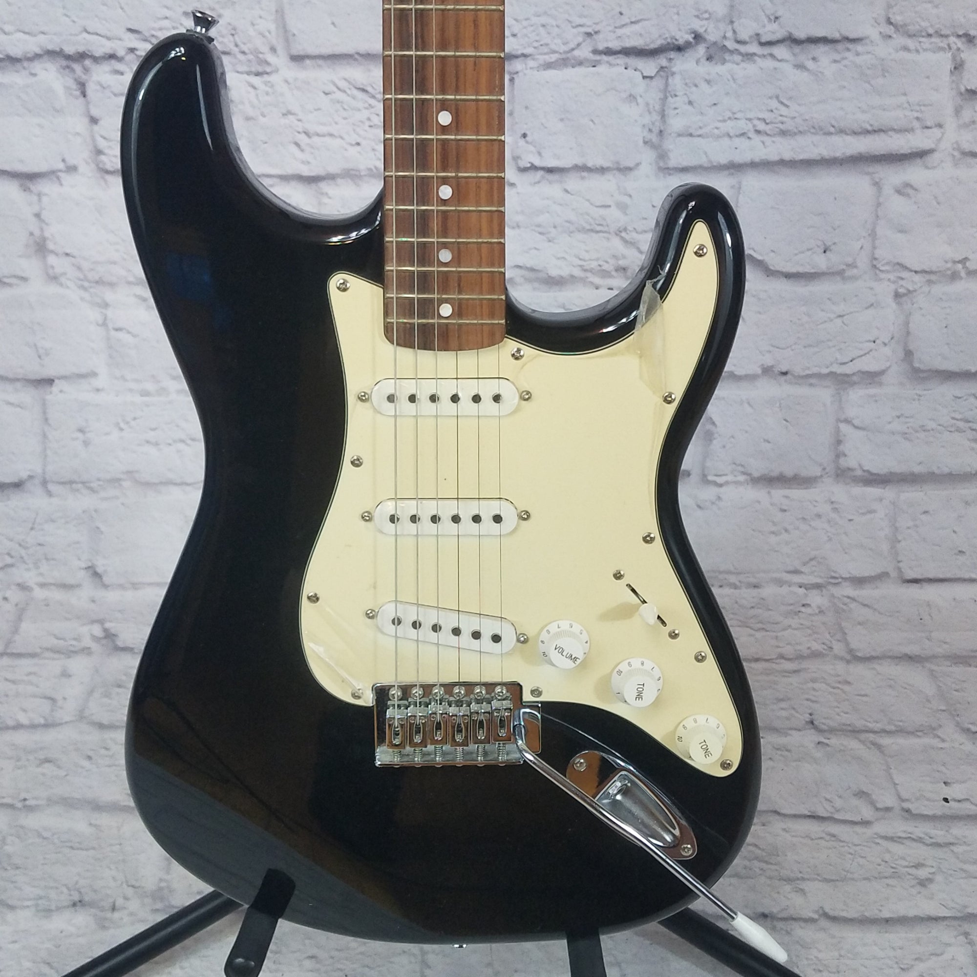 New York Pro Strat-Style Electric Guitar Black