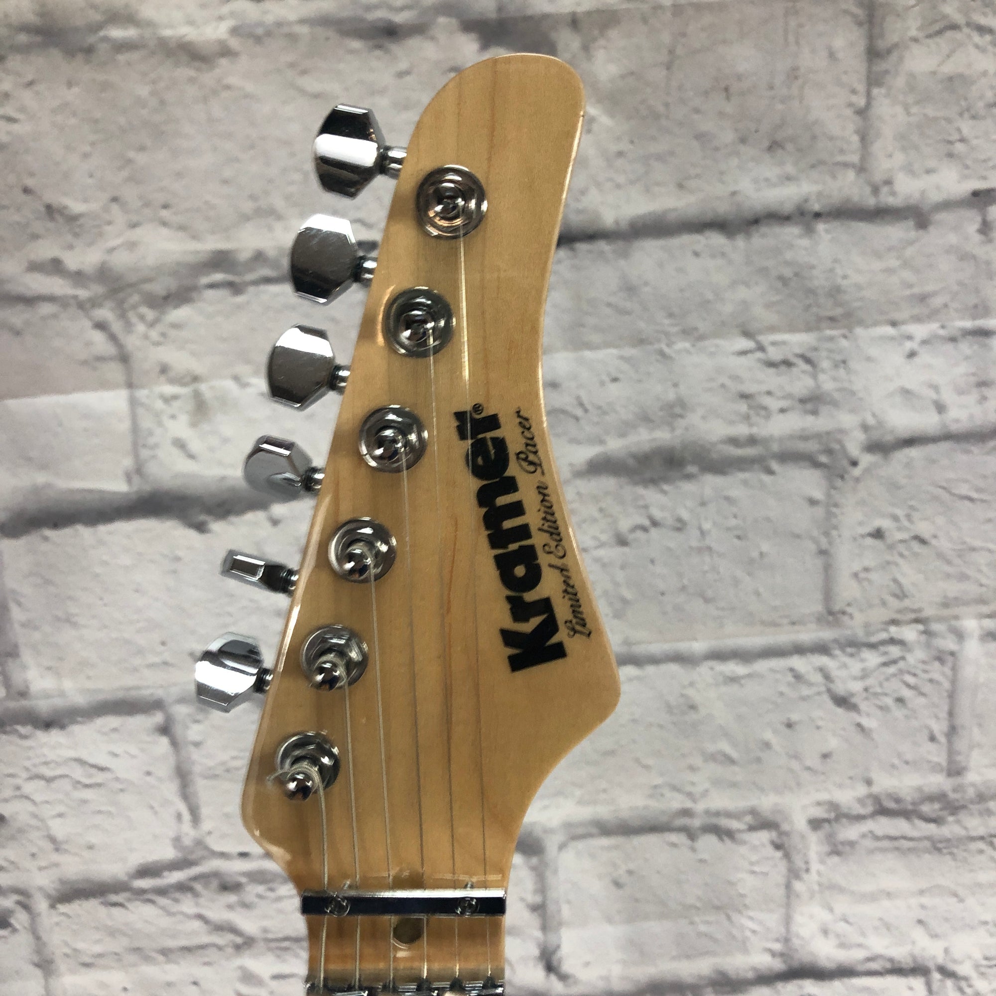 Kramer Limited Edition Pacer Gold Sparkle - Evolution Music