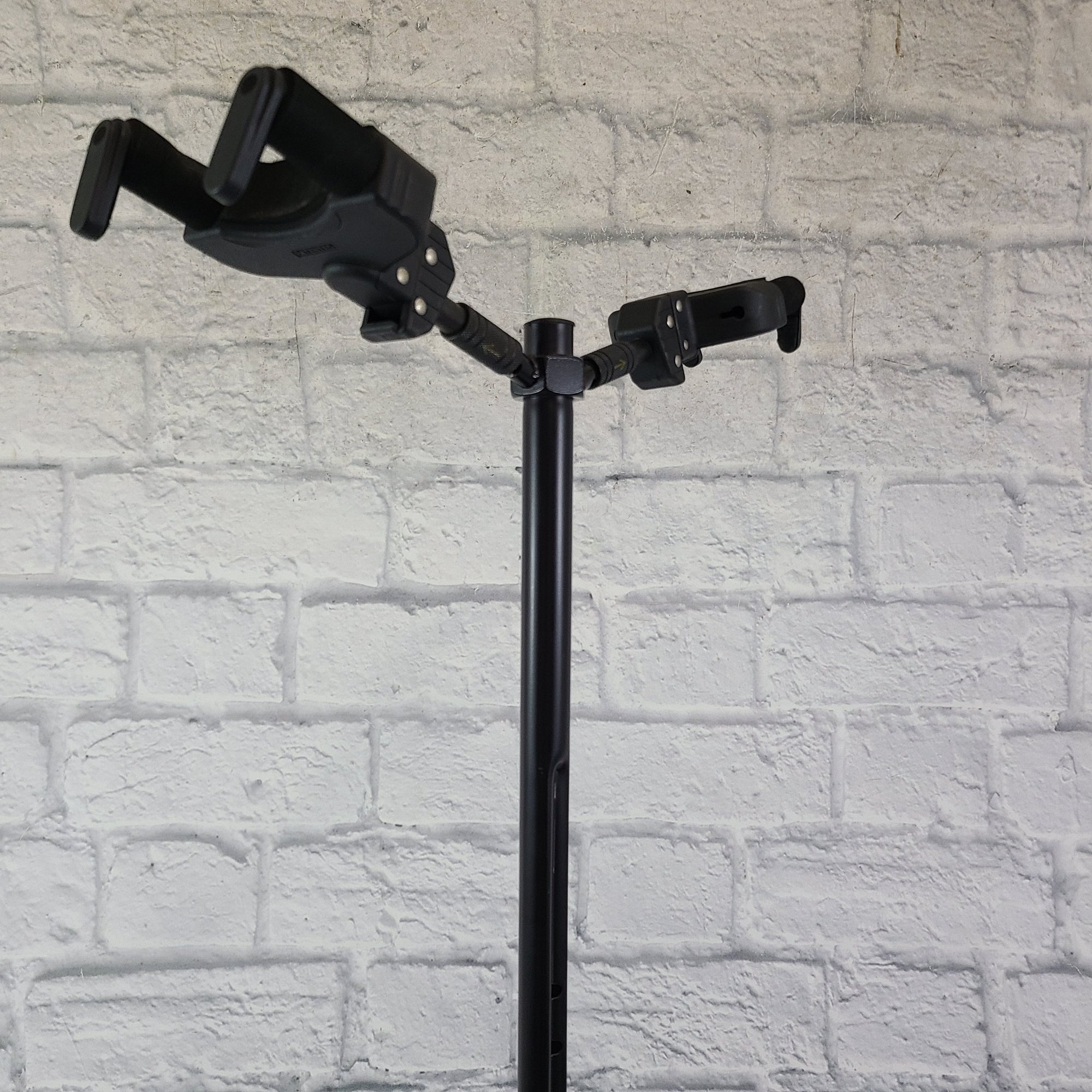 Hercules Dual Guitar Stand