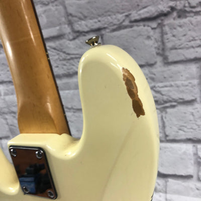 Squier Precision Bass Modified Cream Finish