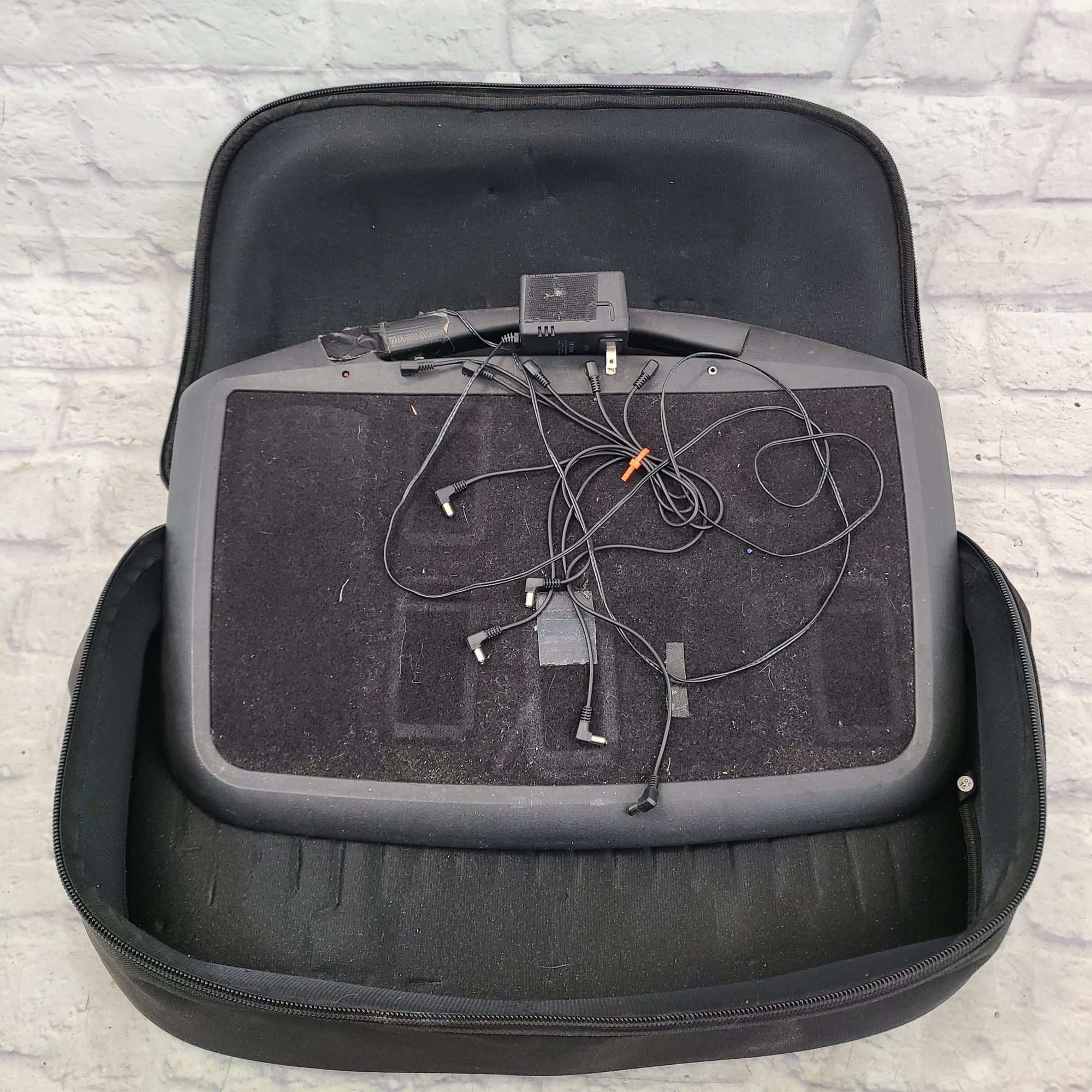 SKB 6 Port Powered Pedal Board with Gig Bag