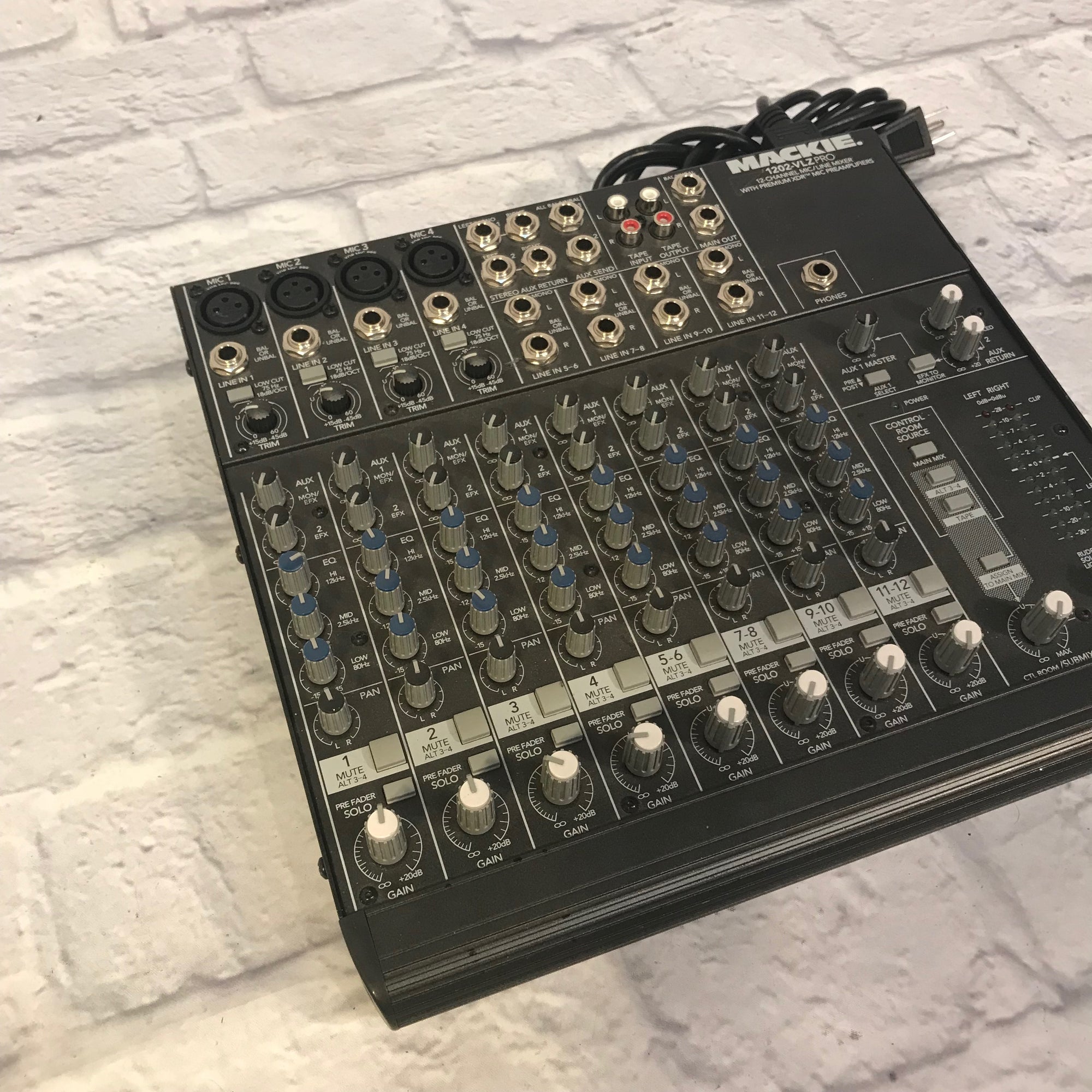 Mackie Micro Series 1202-VLZ 12-Channel Mic / Line Mixer