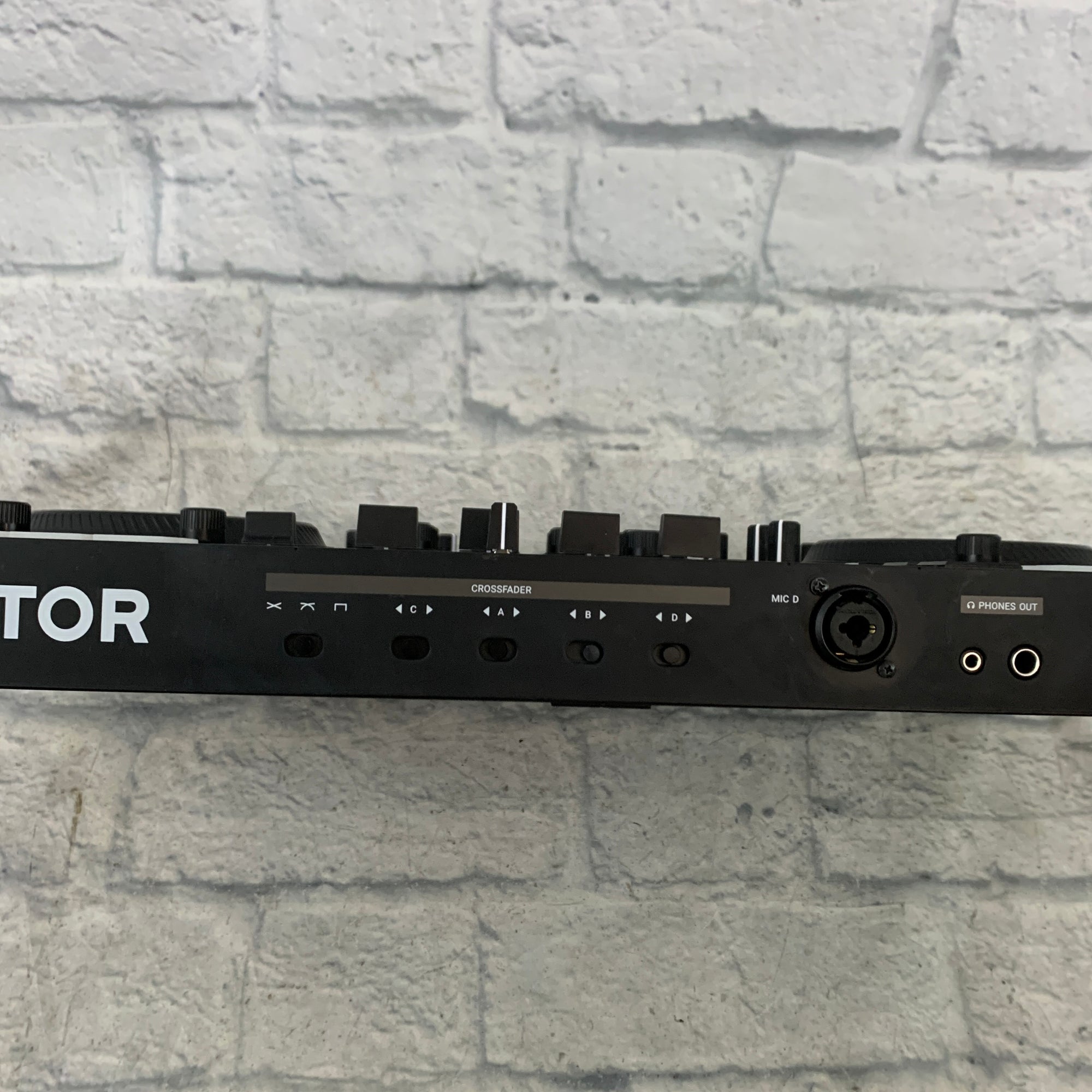 Native Instruments Traktor Kontrol S4 MK3 DJ Controller with Gig Bag