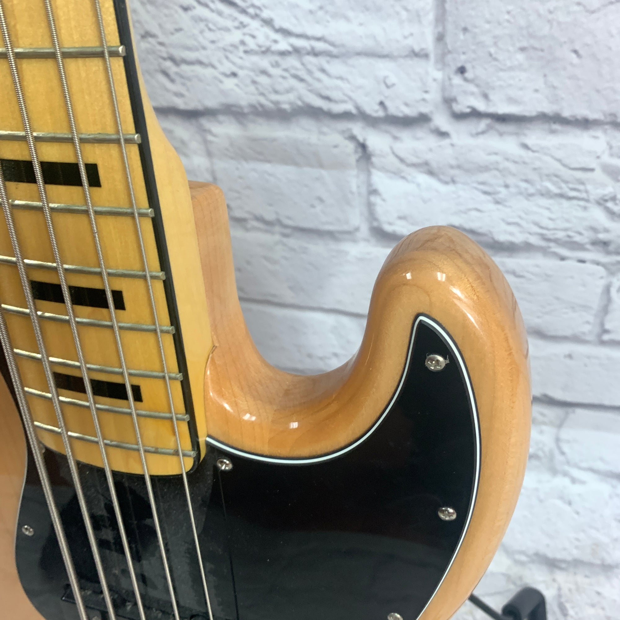 Squier Vintage Modified 5String Jazz Bass w/ Aguilar Preamp Evolution Music