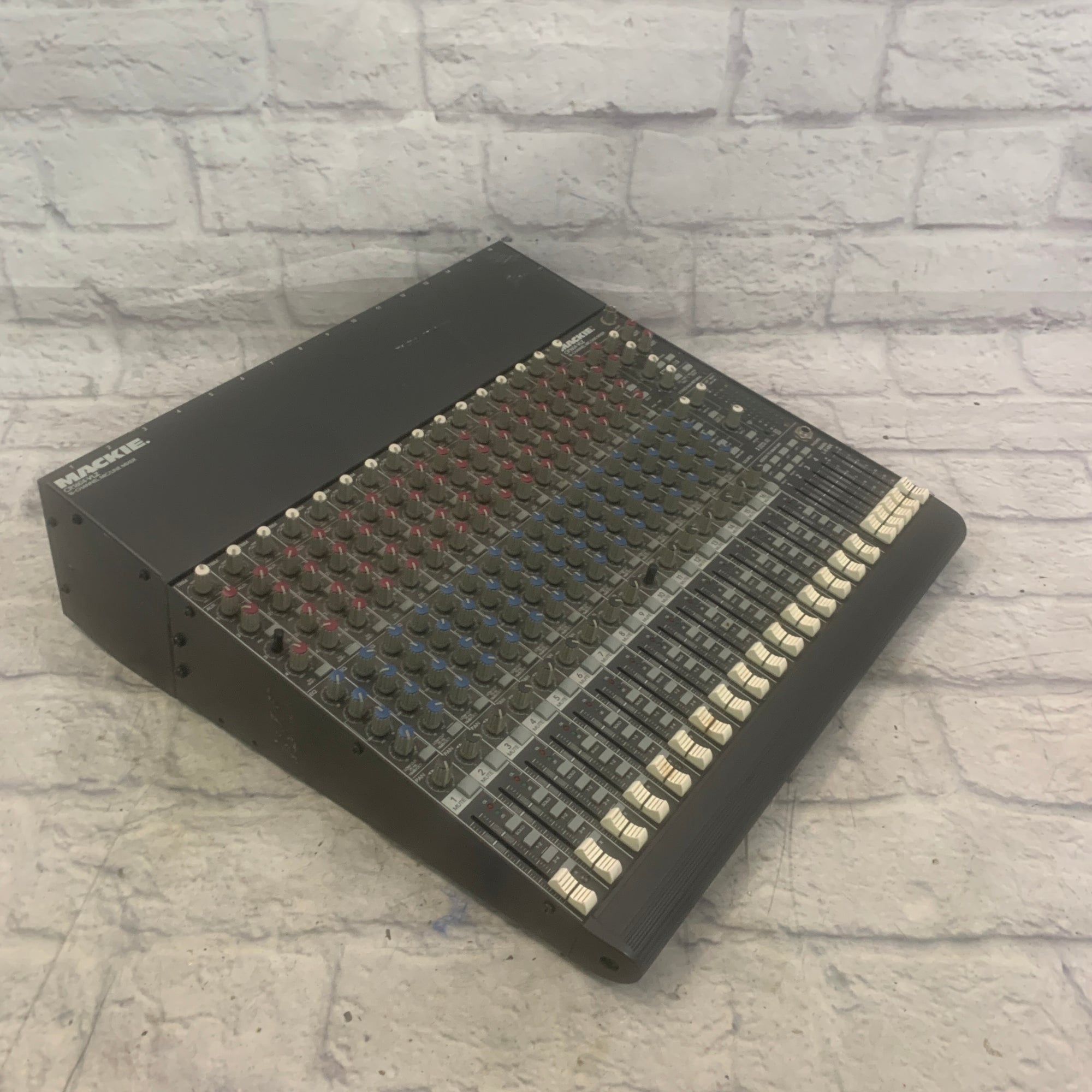 Mackie CR 1604 16 Channel Mixer Evolution Music