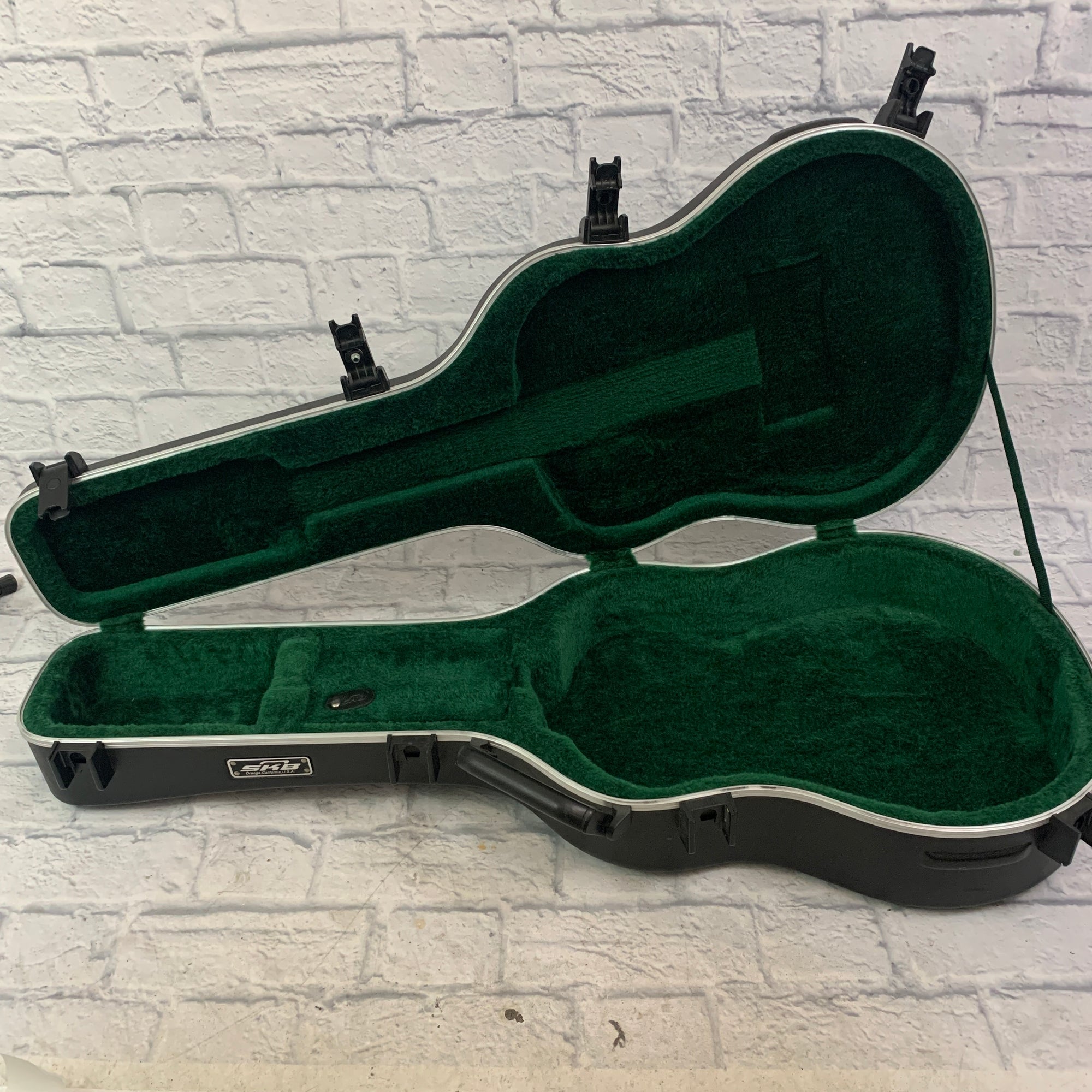 SKB Dreadnaught Hardshell Acoustic Guitar Case