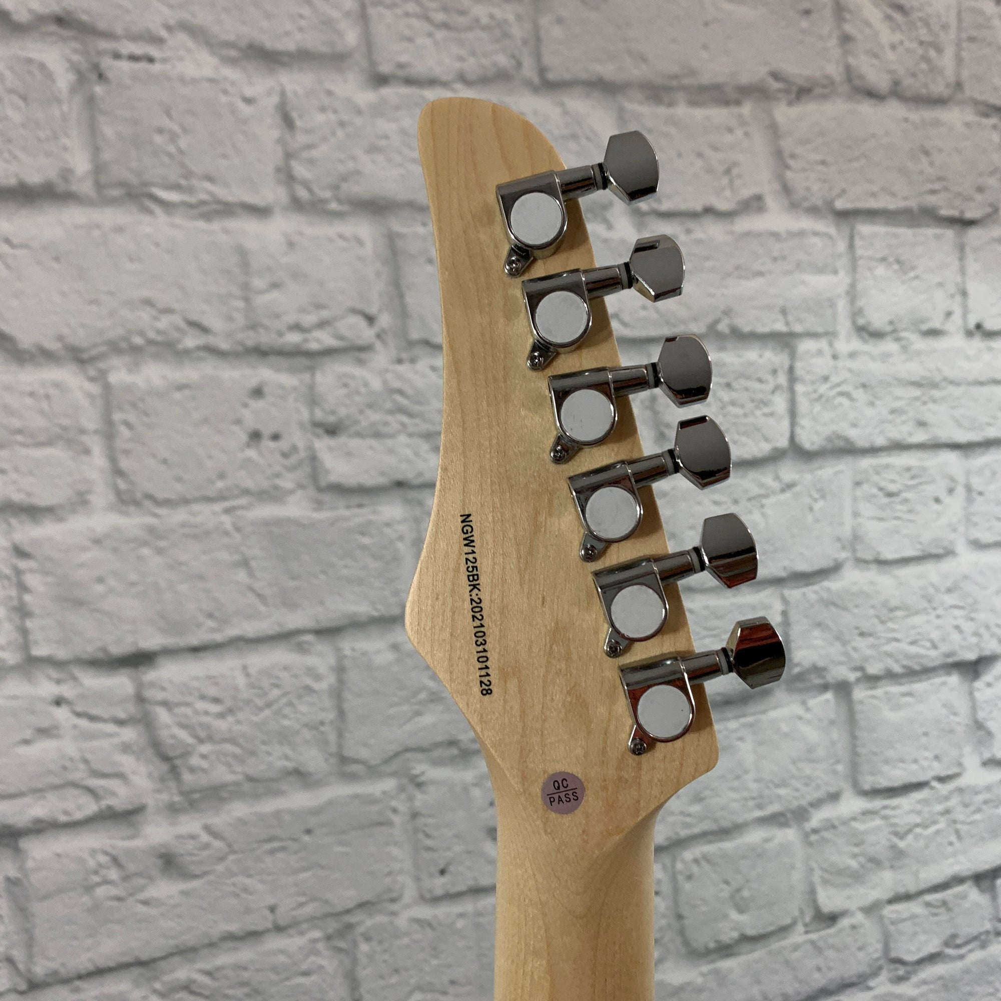Nashville Guitar Works 125 Single Cutaway - Black, Maple Fretboard