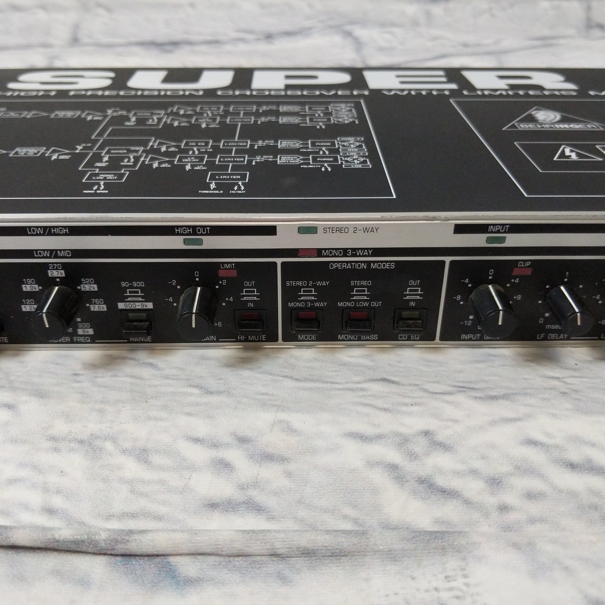 Behringer Super X Rack Unit