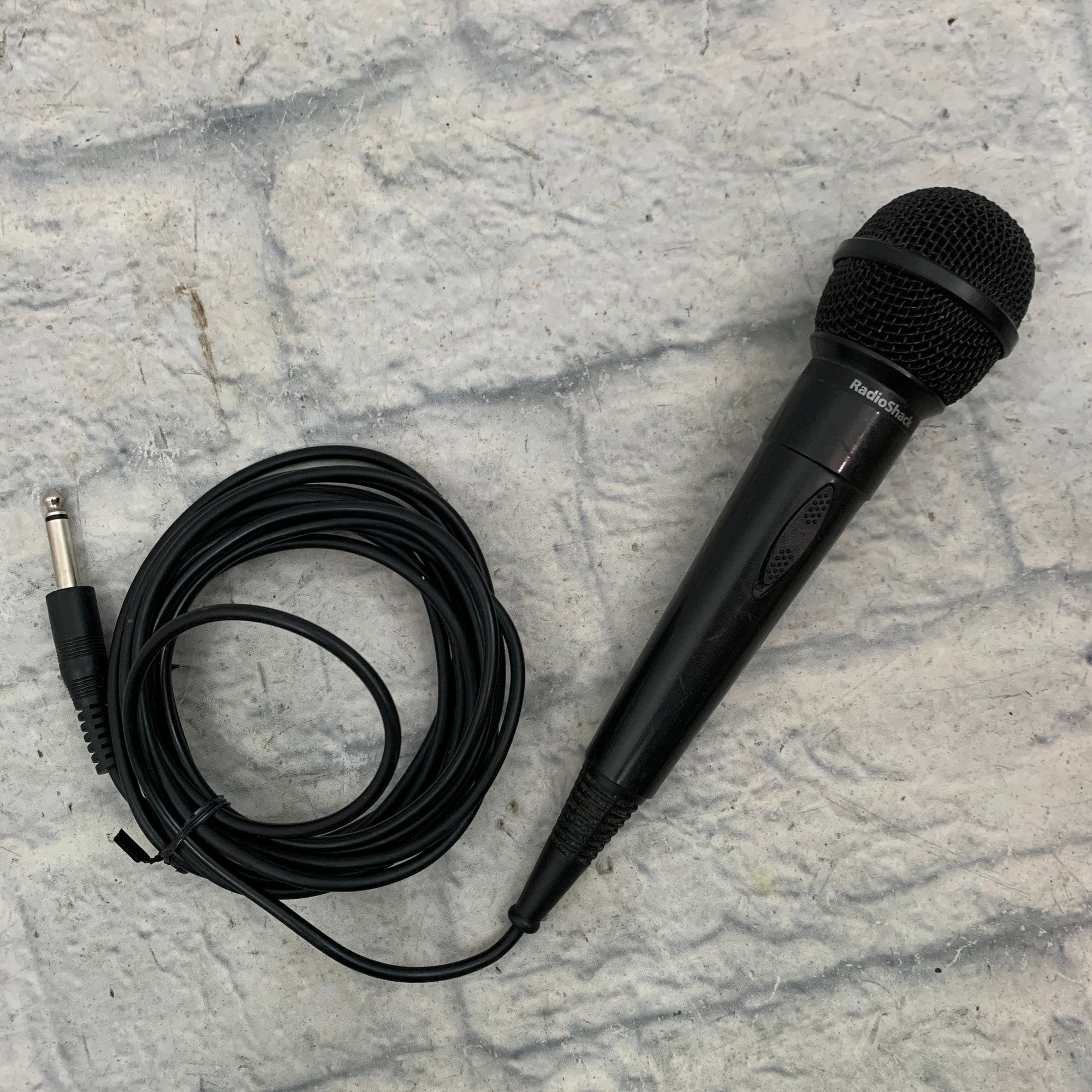 Radio Shack 3303038 Dynamic Microphone w/ Attached 1/4" Cable