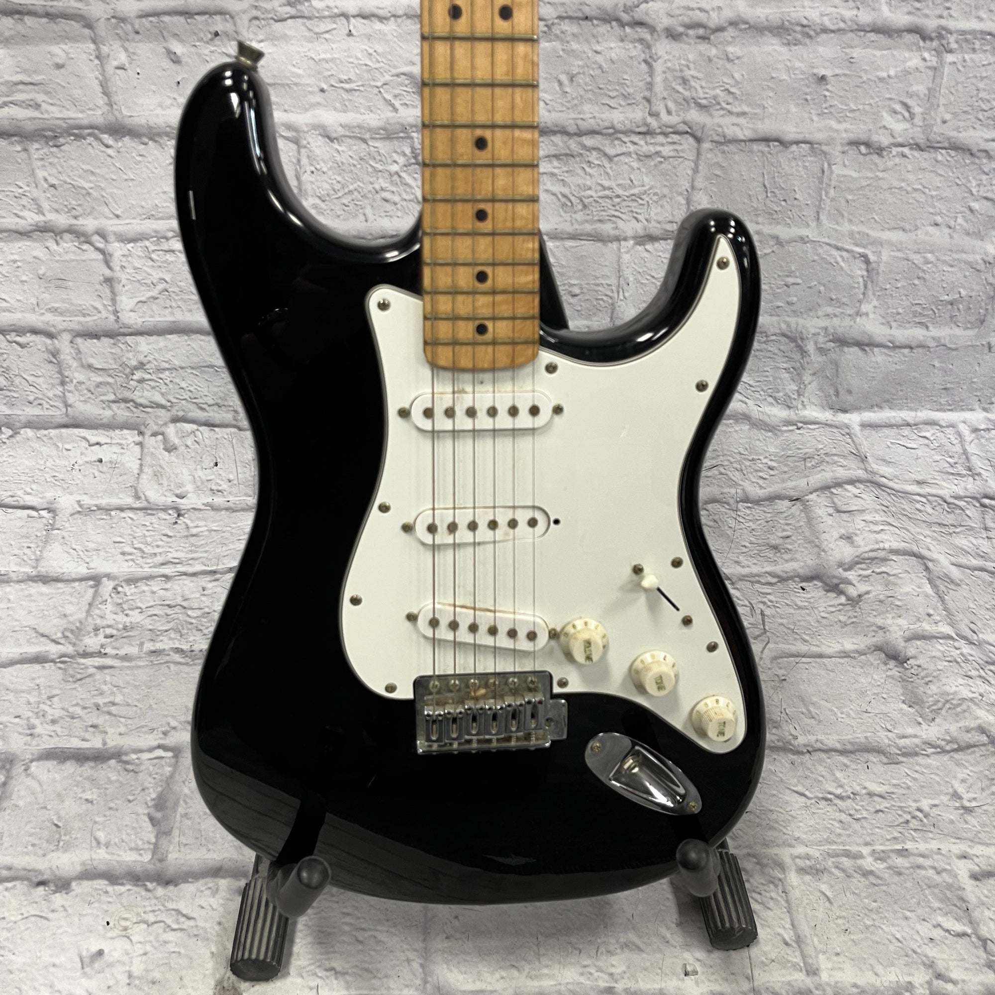 Fender starcaster electric guitar on sale black and white