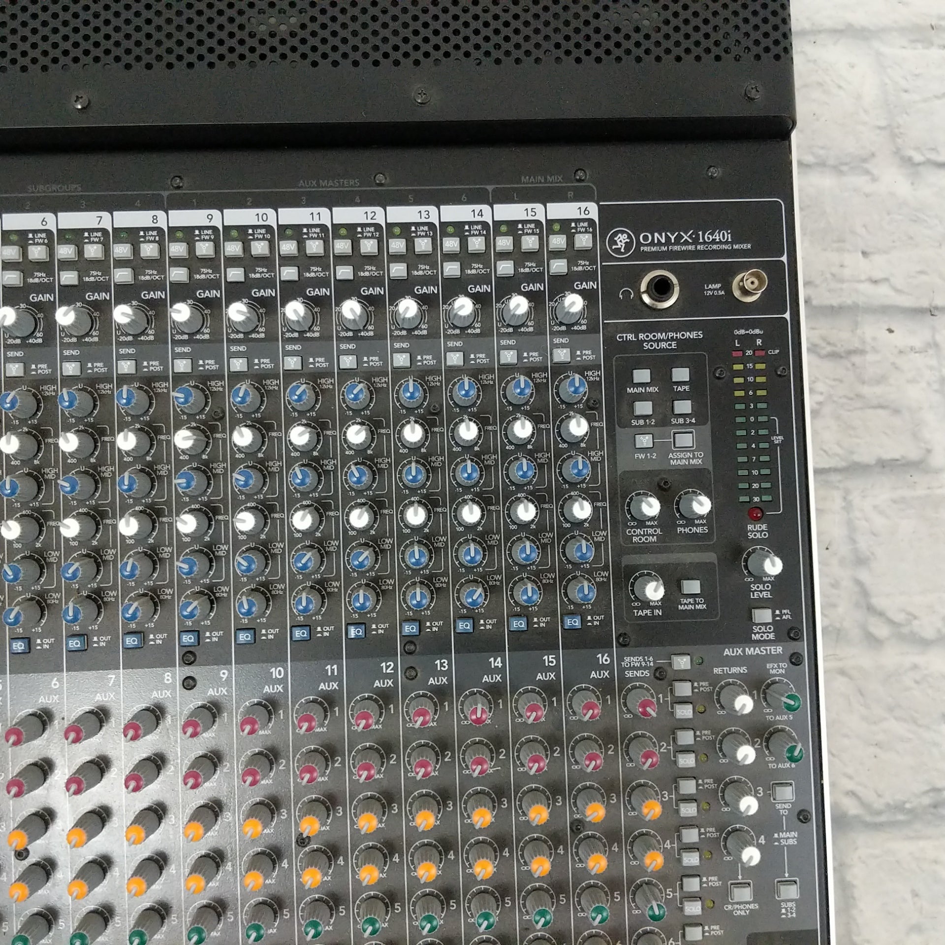 Mackie Onyx 1640i 16-Channel 4-Bus Firewire Analog Mixer