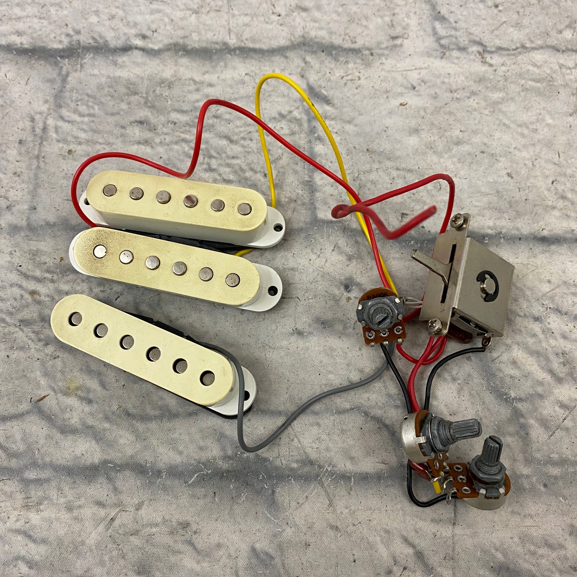 Unknown Single Coil Pickup Set (Pre-Wired)