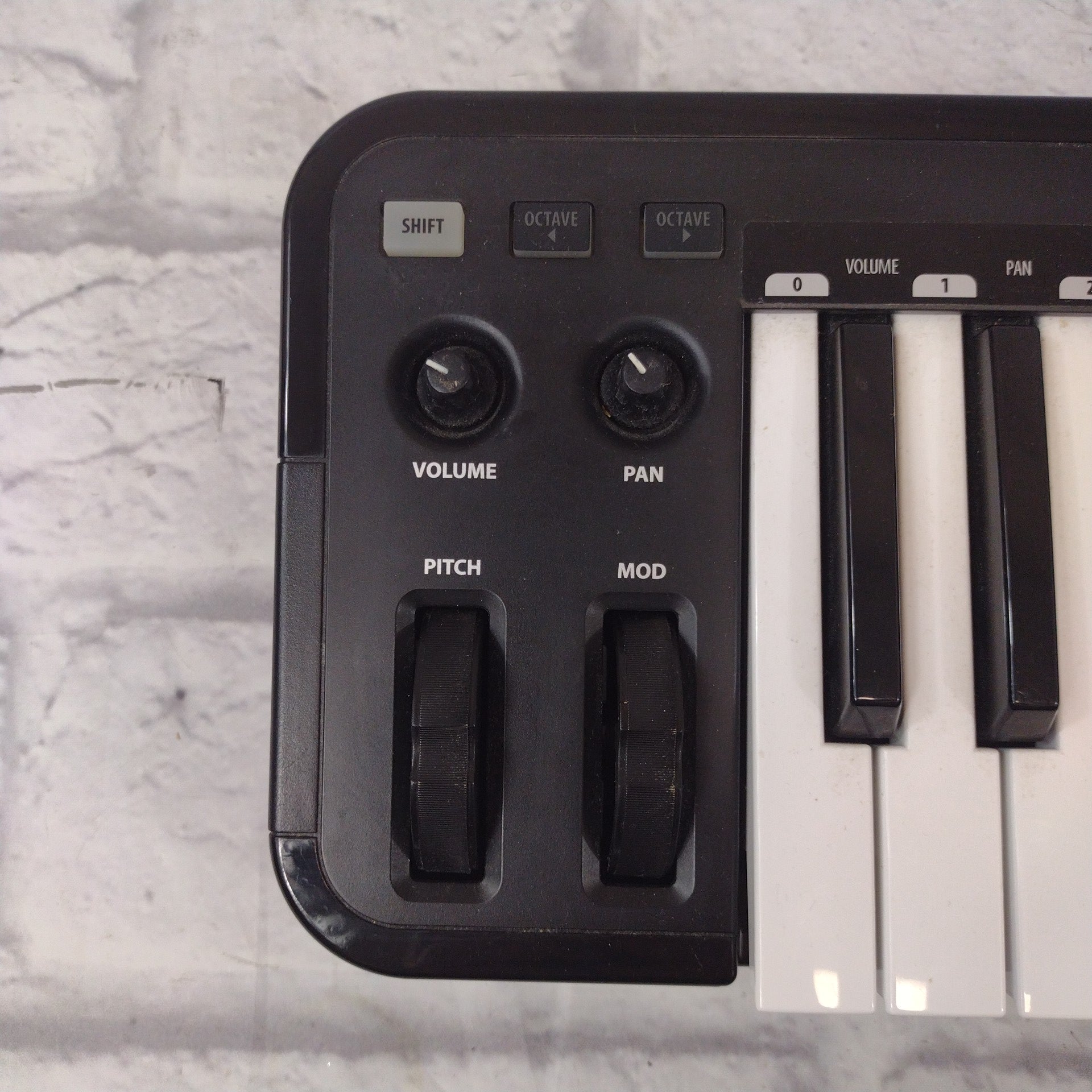 Line 6 Mobile Keys 25 USB Controller