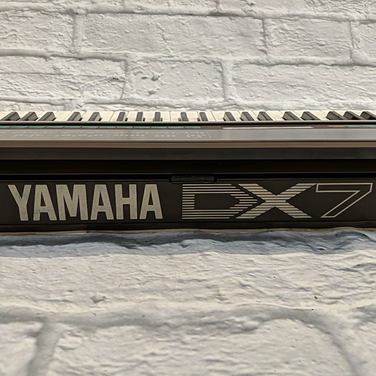 Yamaha DX7 Digital FM Synthesizer w/ Accessories