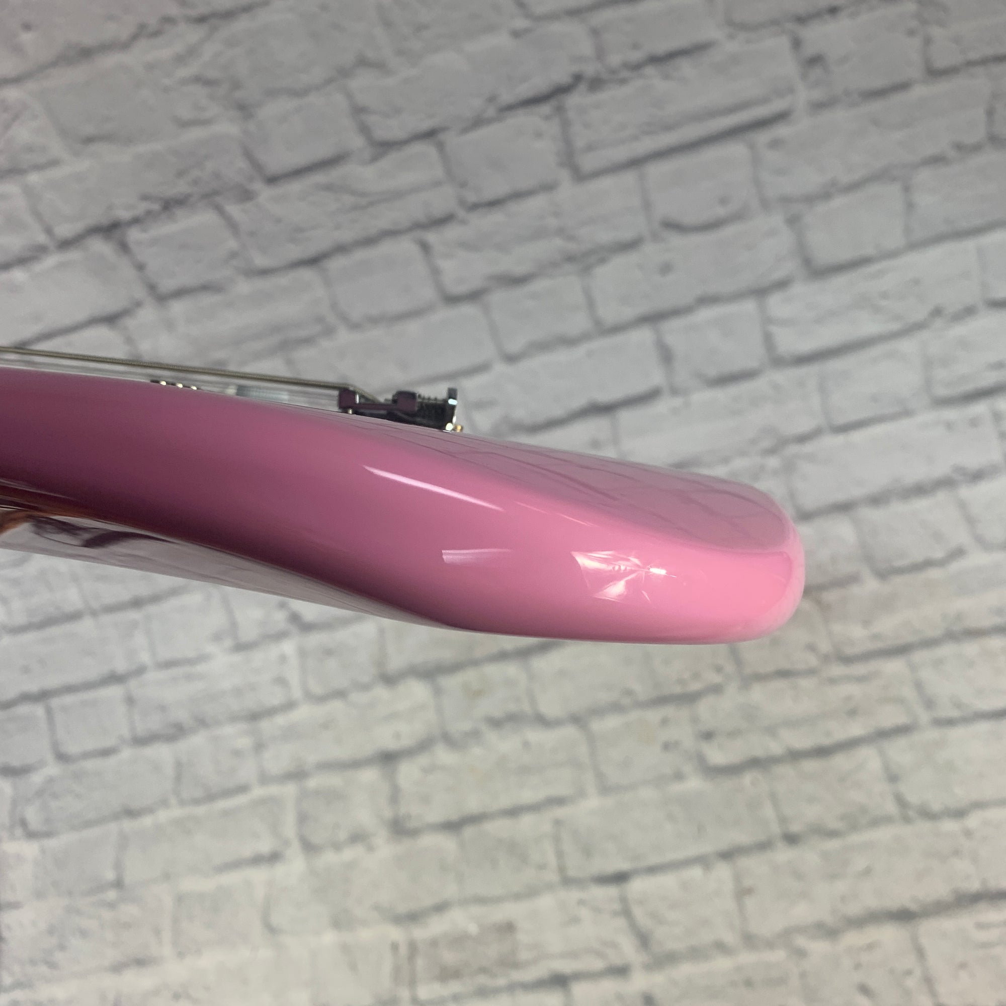 Squier Mini Stratocaster 3/4 Electric Guitar Pink Electric Guitar