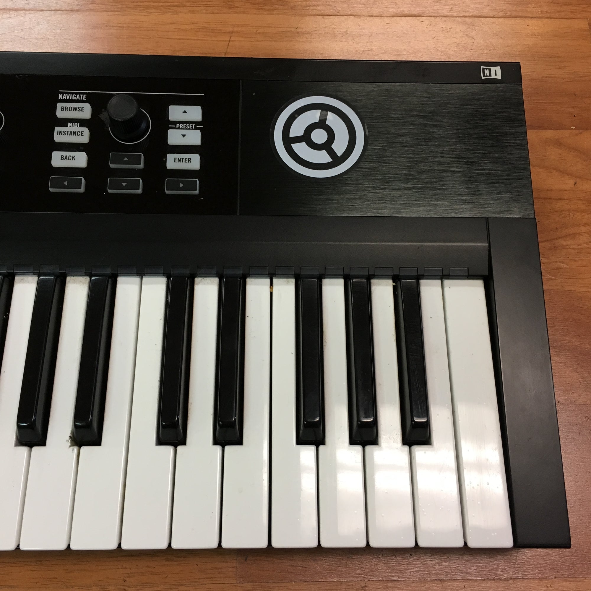 Native Instruments Komplete Kontrol S49 MIDI Controller