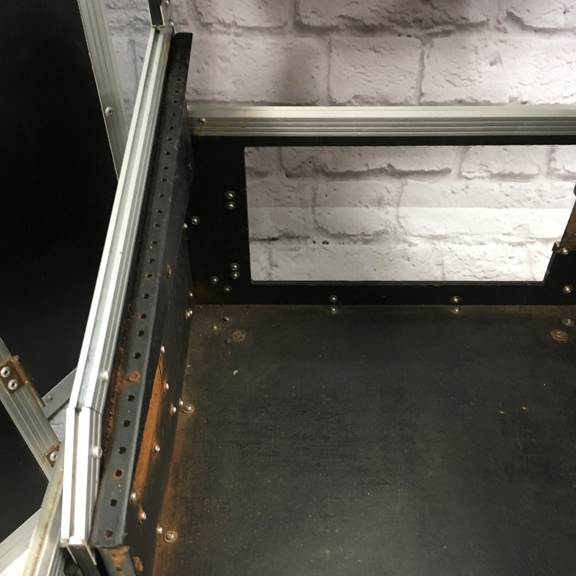 Odyssey Slant Mixer Rack with 6U Front Rack