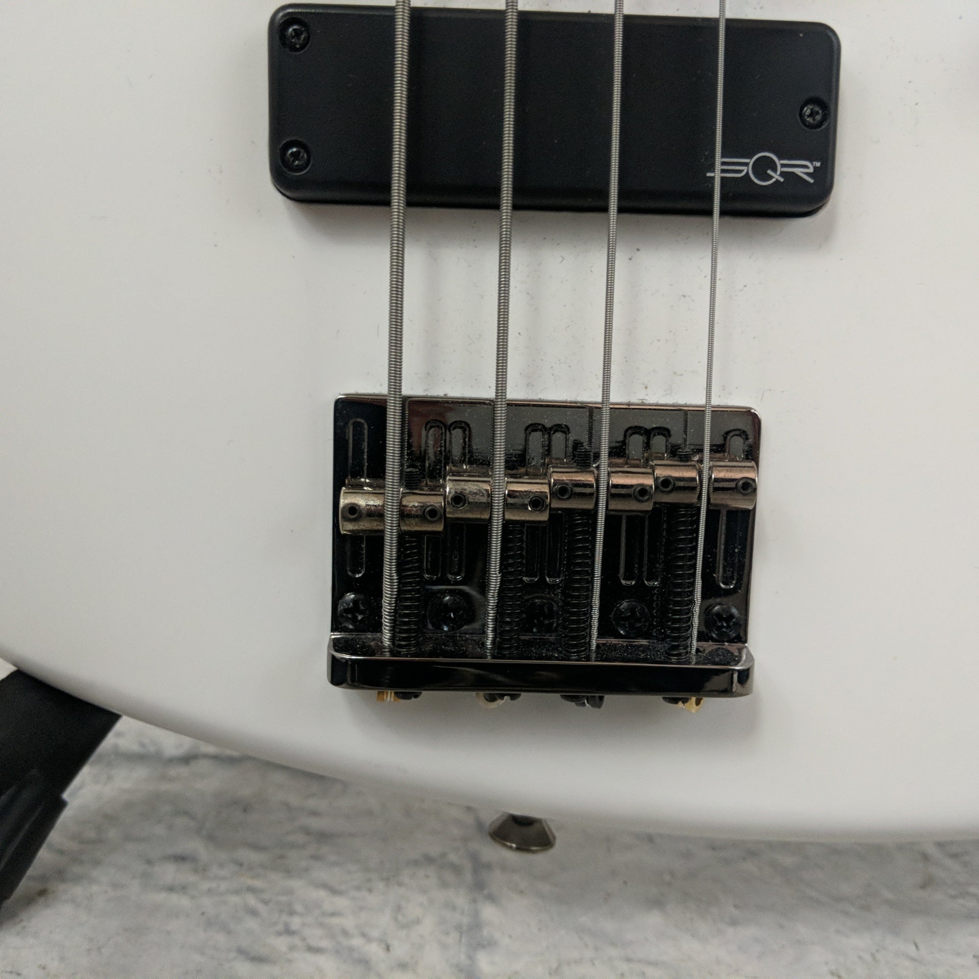 Squier Contemporary Active Jazz Bass HH Maple Fingerboard Flat White