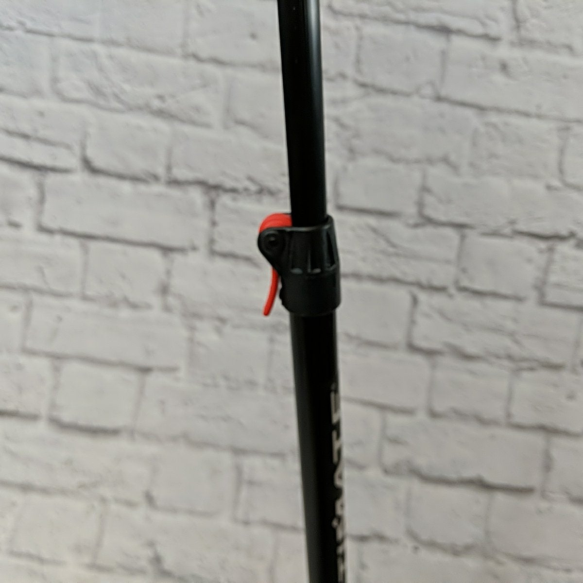 Ultimate Support Jamstands Double Hanging Guitar Stand