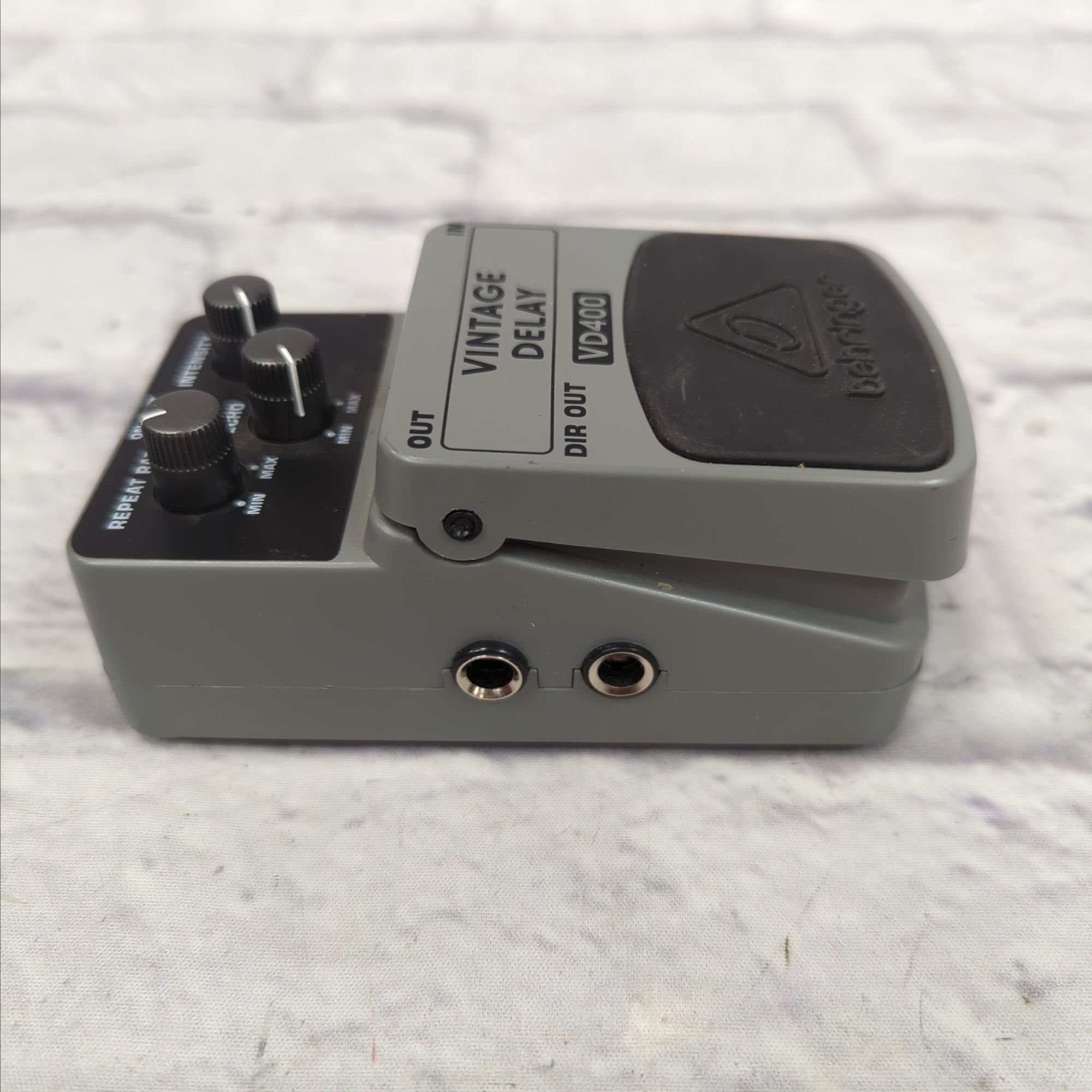 Behringer VD400 Delay Pedal