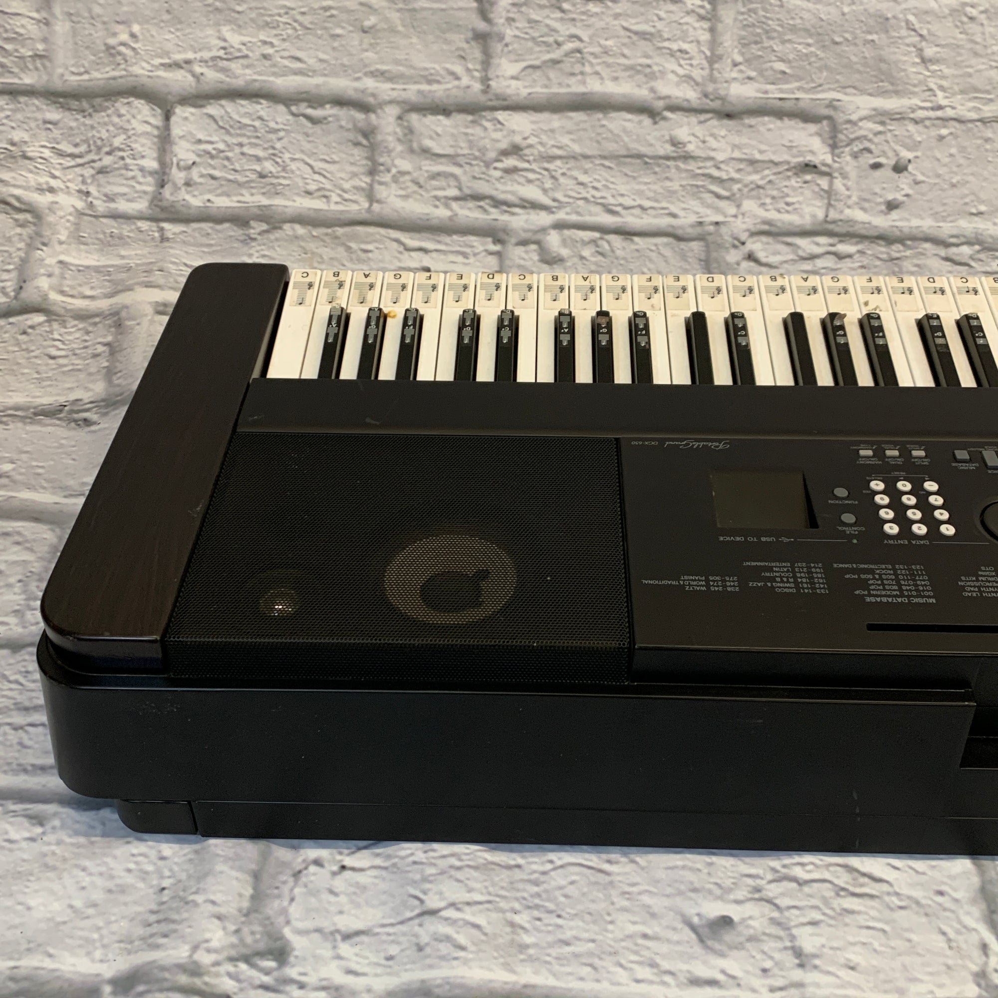 Yamaha DGX-650 88 Key Graded Hammer Action Digital Piano