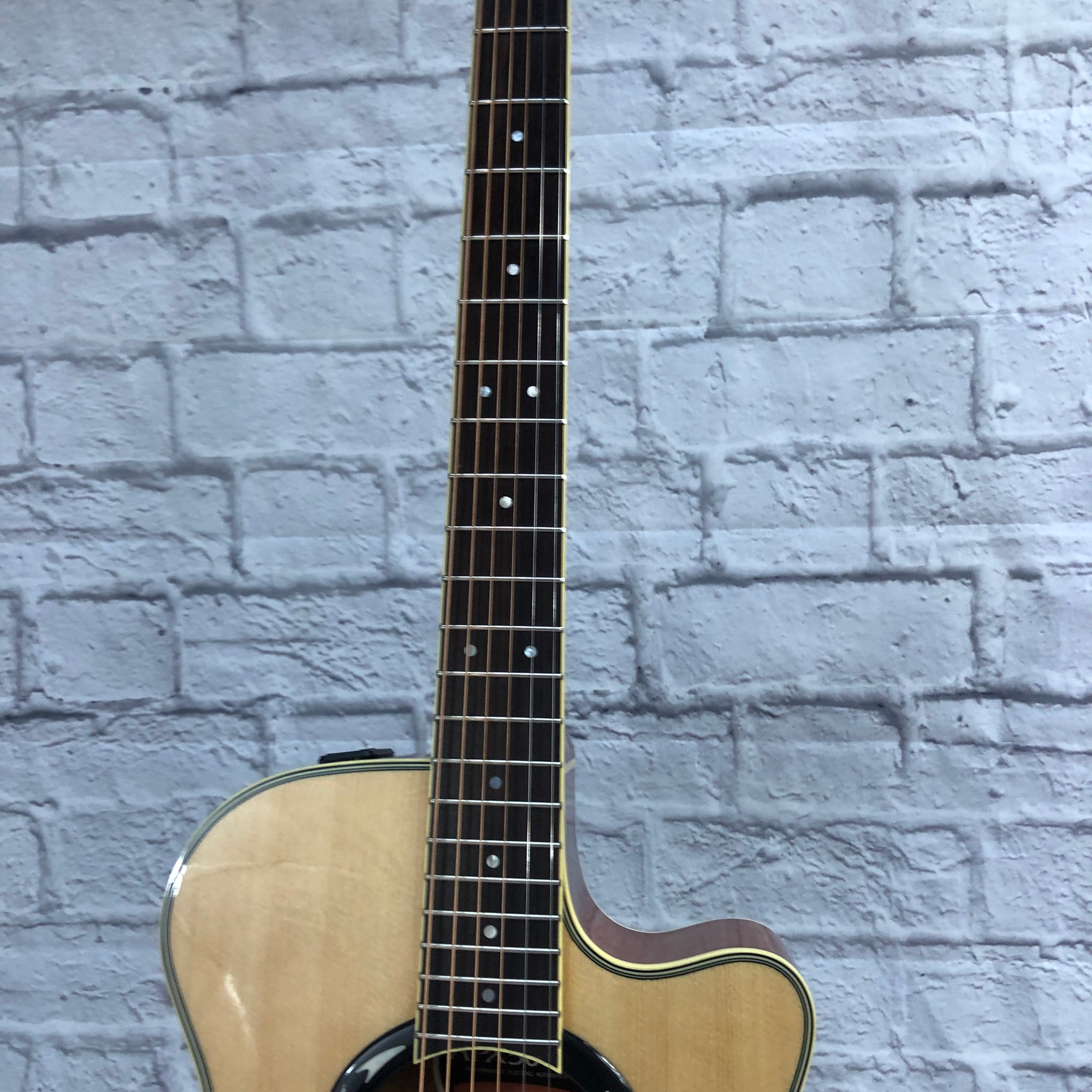 Yamaha APX500 Acoustic Electric Guitar with Cutaway
