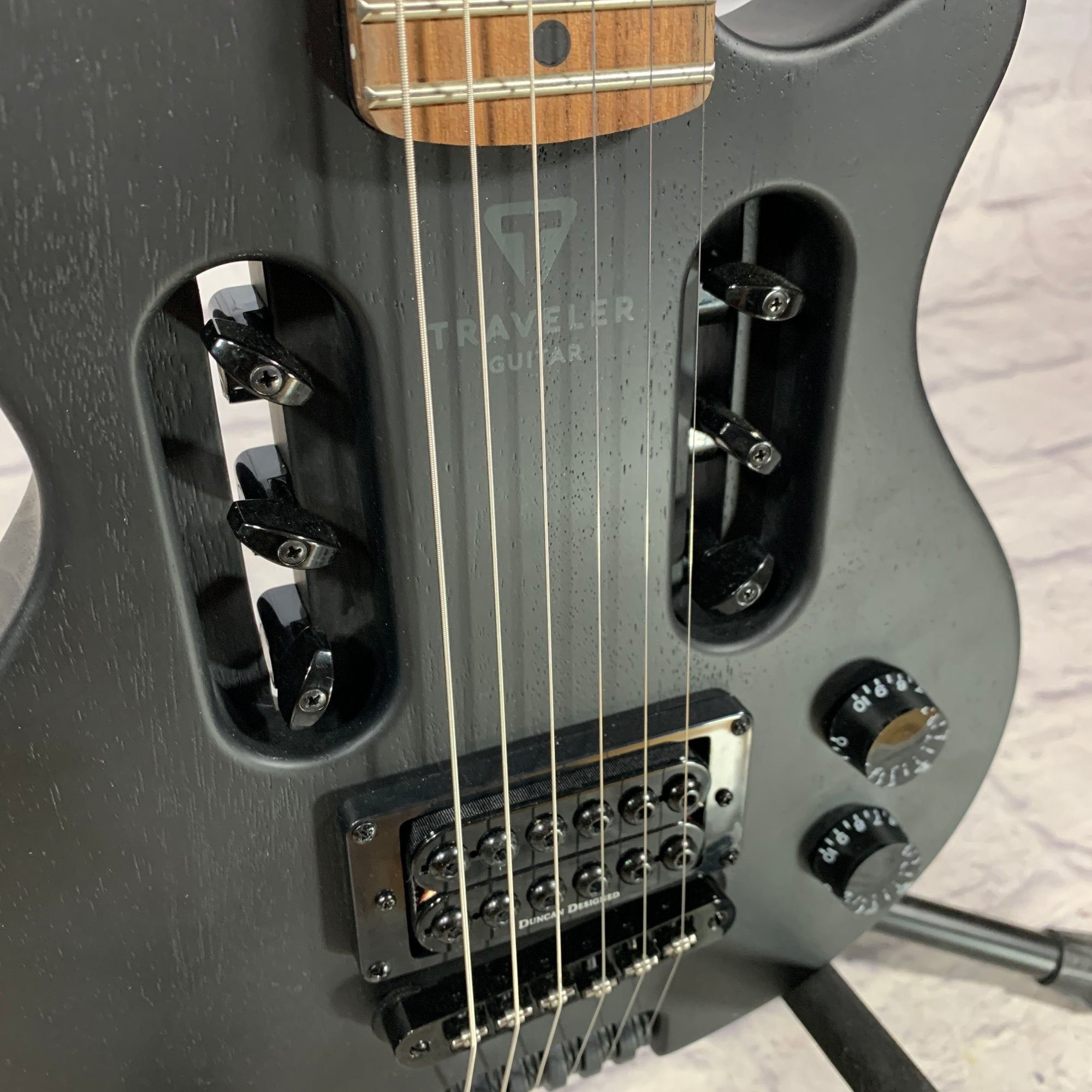 Traveler Electric Travel Guitar EG-1