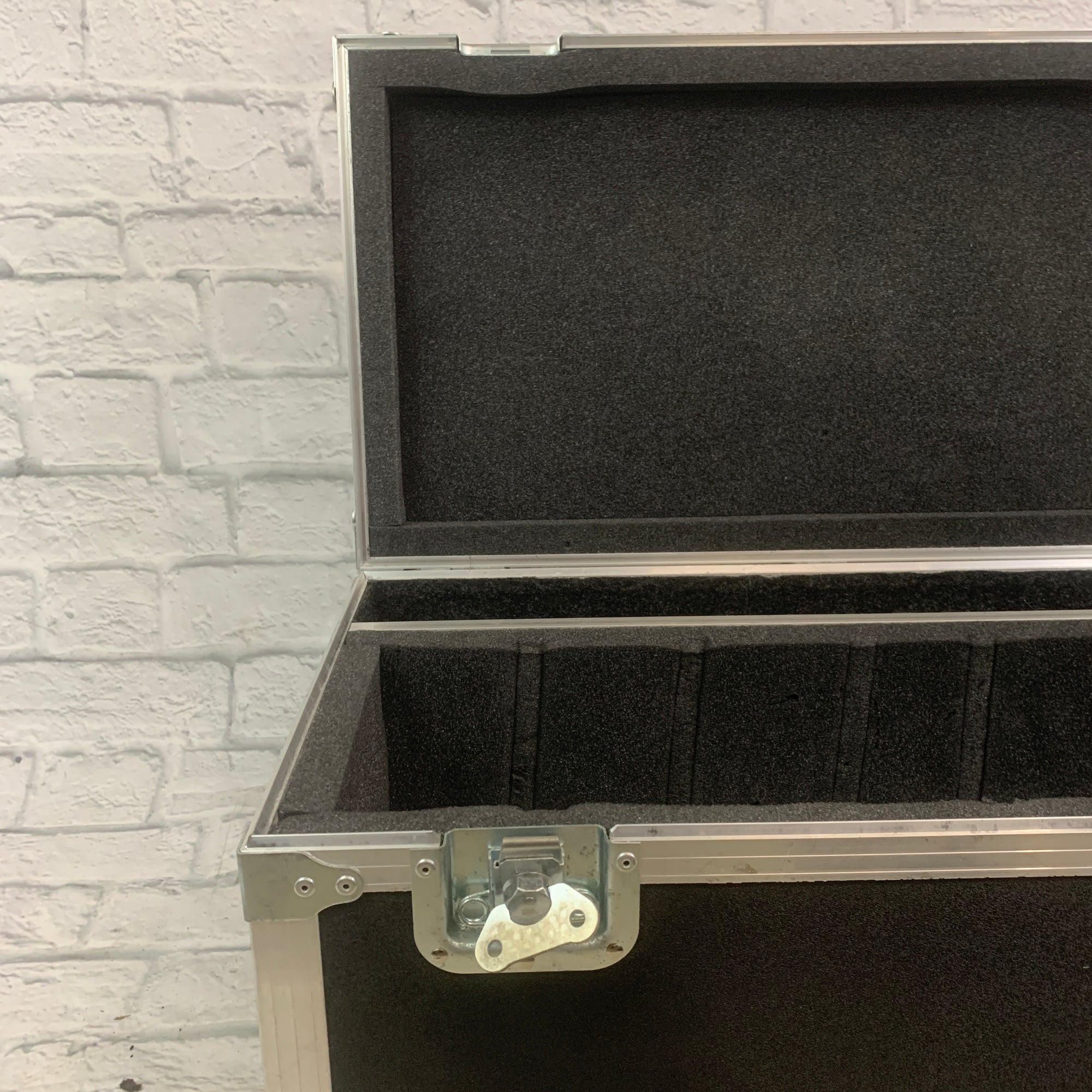 Safe Case Road, Tour Case