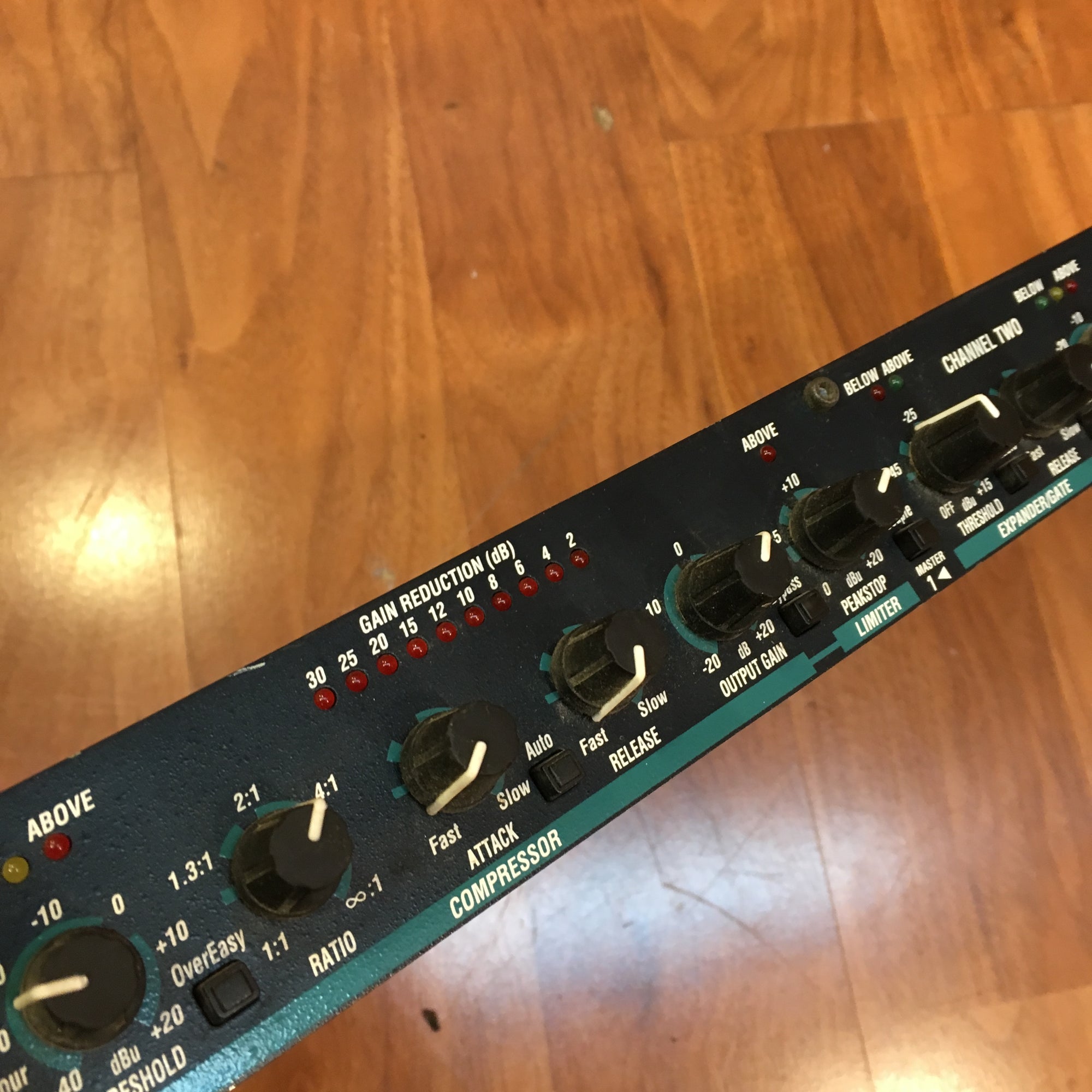 DBX 166XL Stereo Compressor Limiter