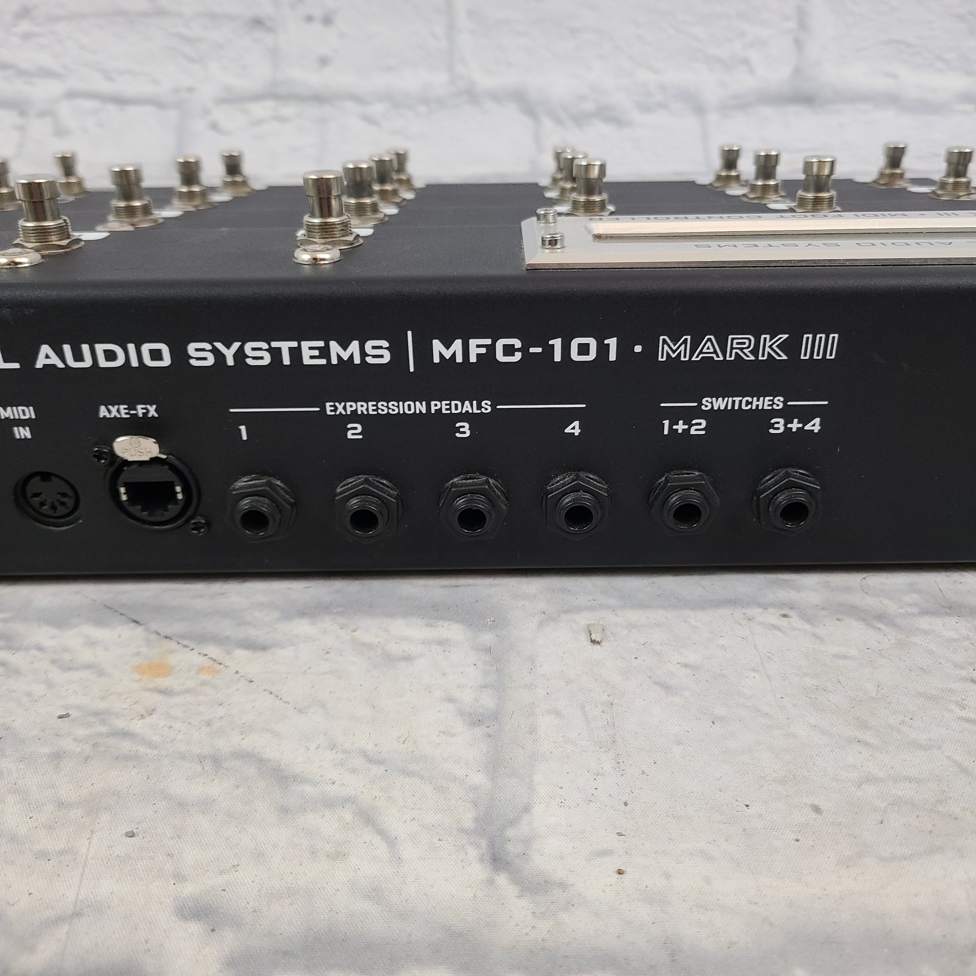 Fractal Audio MFC 101 Mark III Midi Foot Controller - Evolution Music