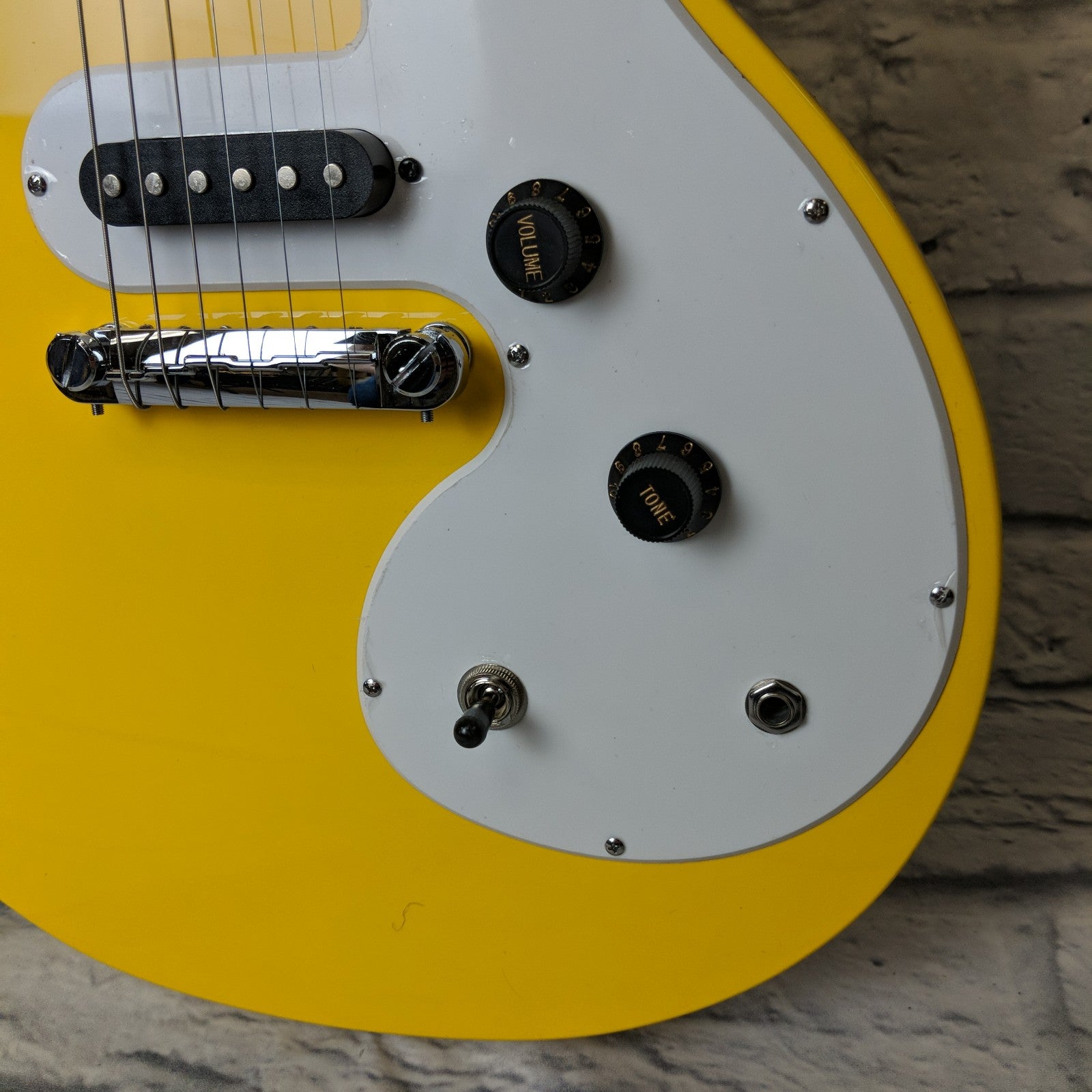 ４月2日までEpiphone Les Paul SLイエロー Epiphone Les Paul SL - Sunset Yellow