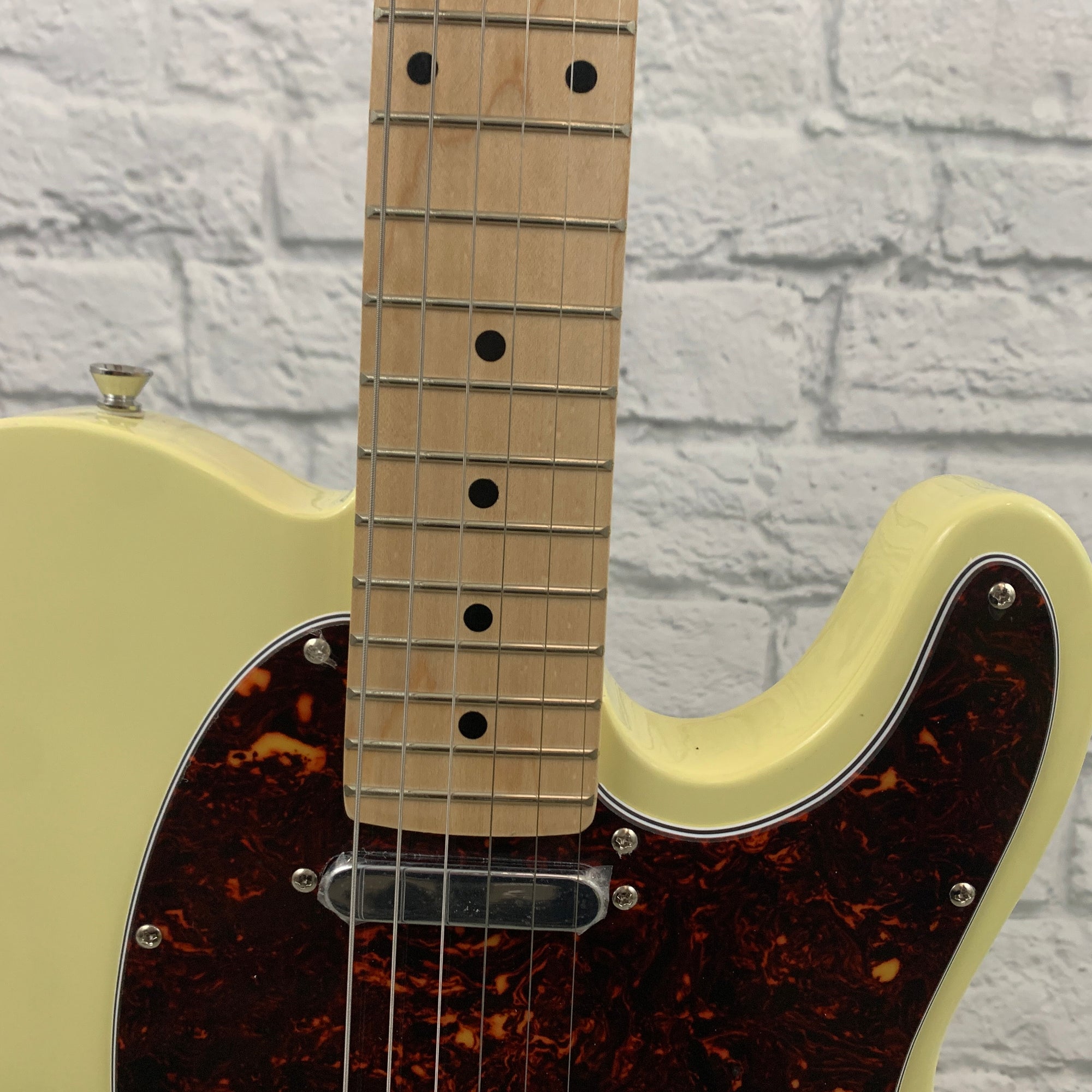 Nashville Guitar Works 125 Single Cutaway - Ivory, Maple Fretboard