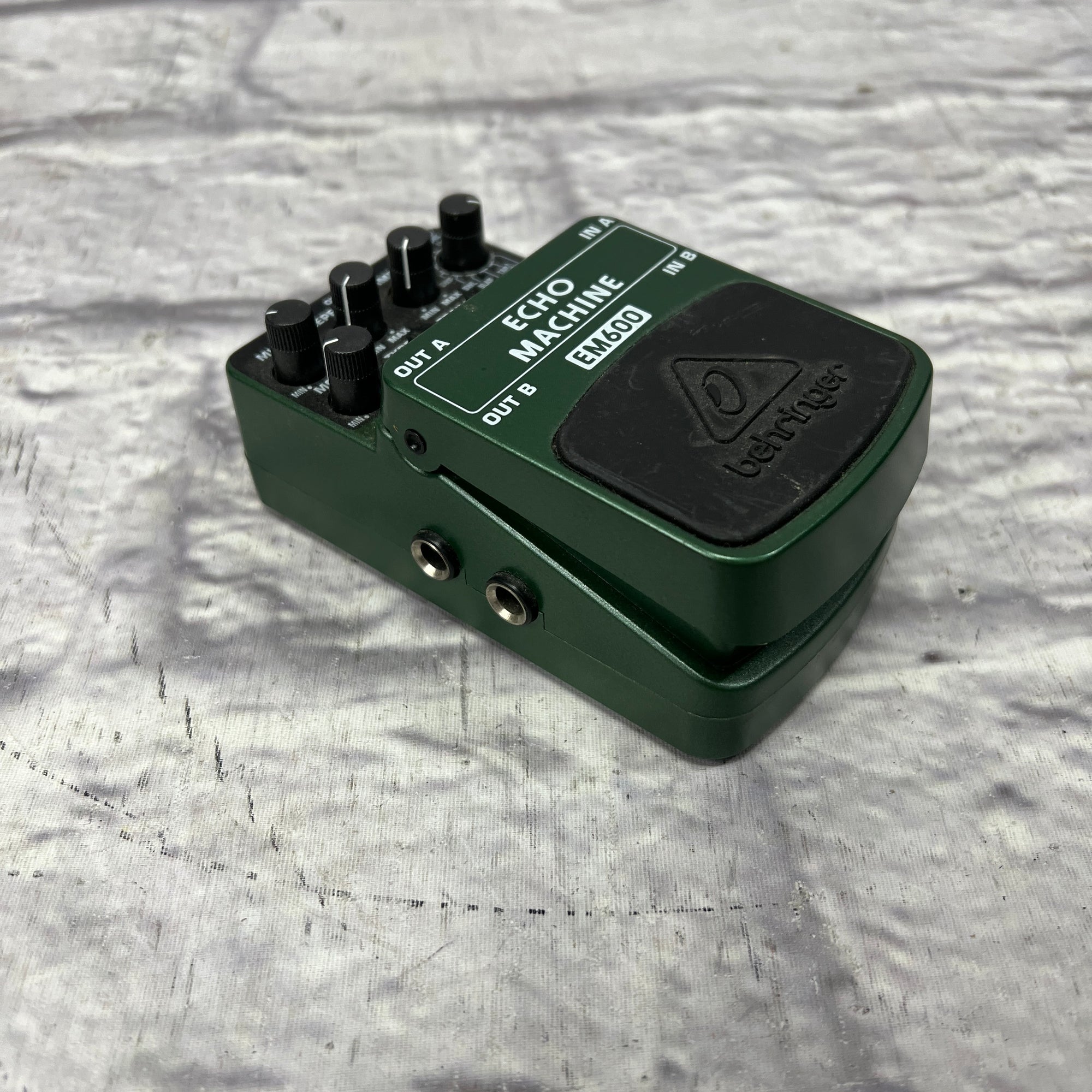 echo machine pedal Behringer Echo Machine Delay Pedal