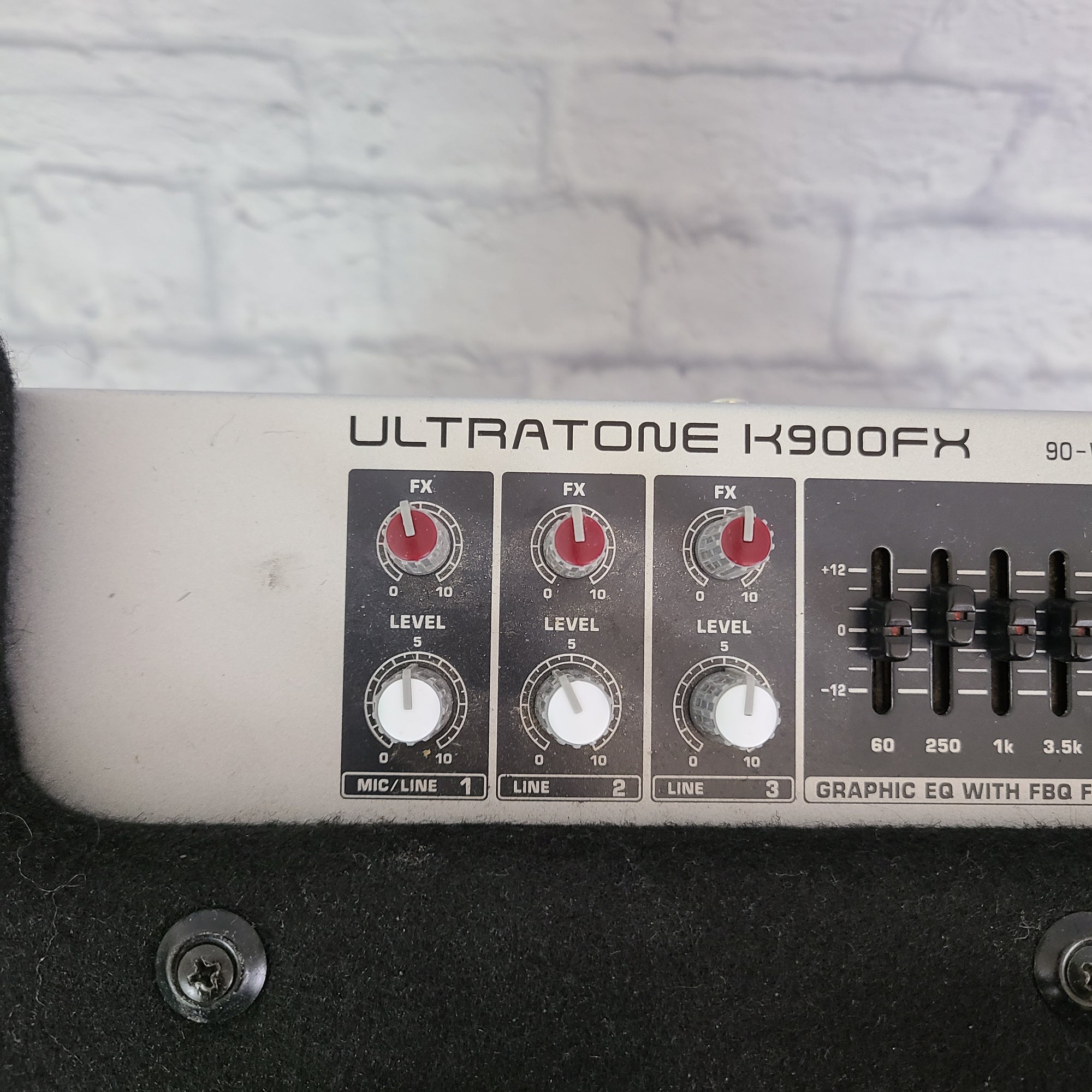 Behringer Ultratone X900FX Portable PA / Keyboard Amplifier