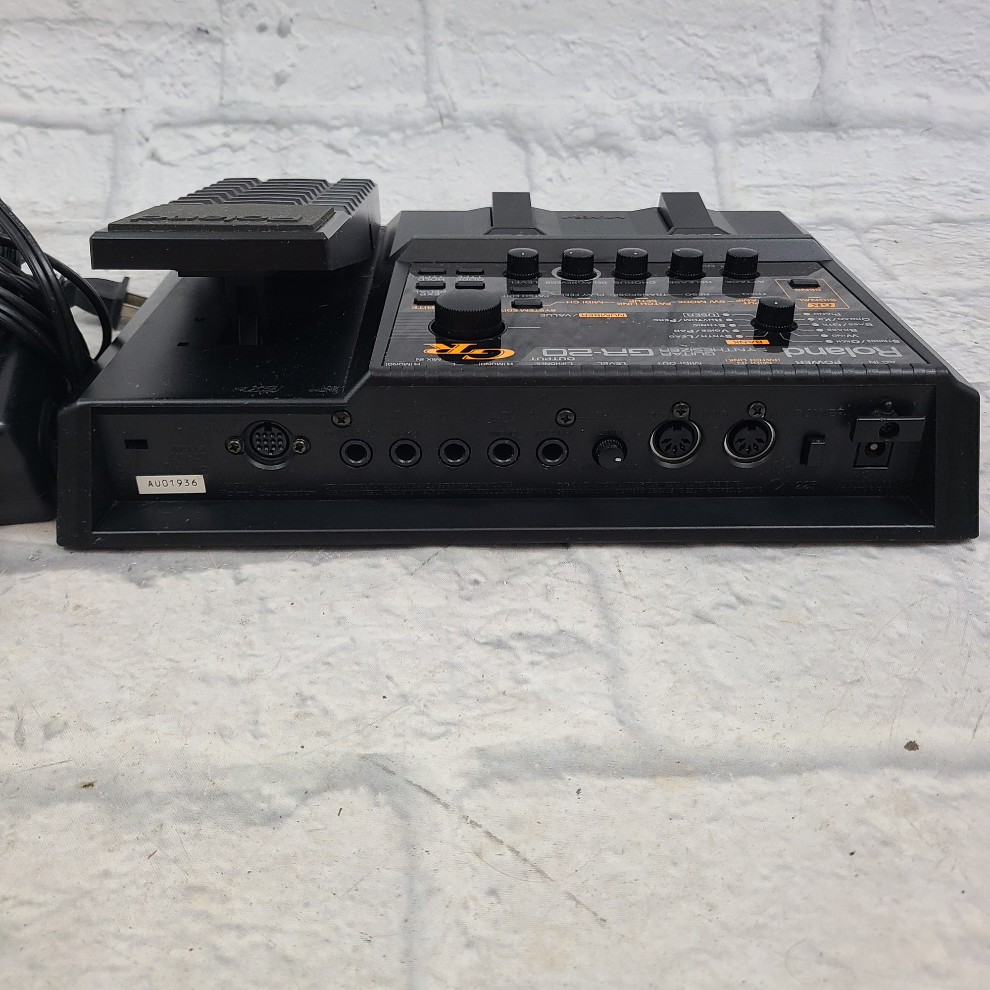 Roland GR-20 Guitar Synthesizer Footswitch - Evolution Music