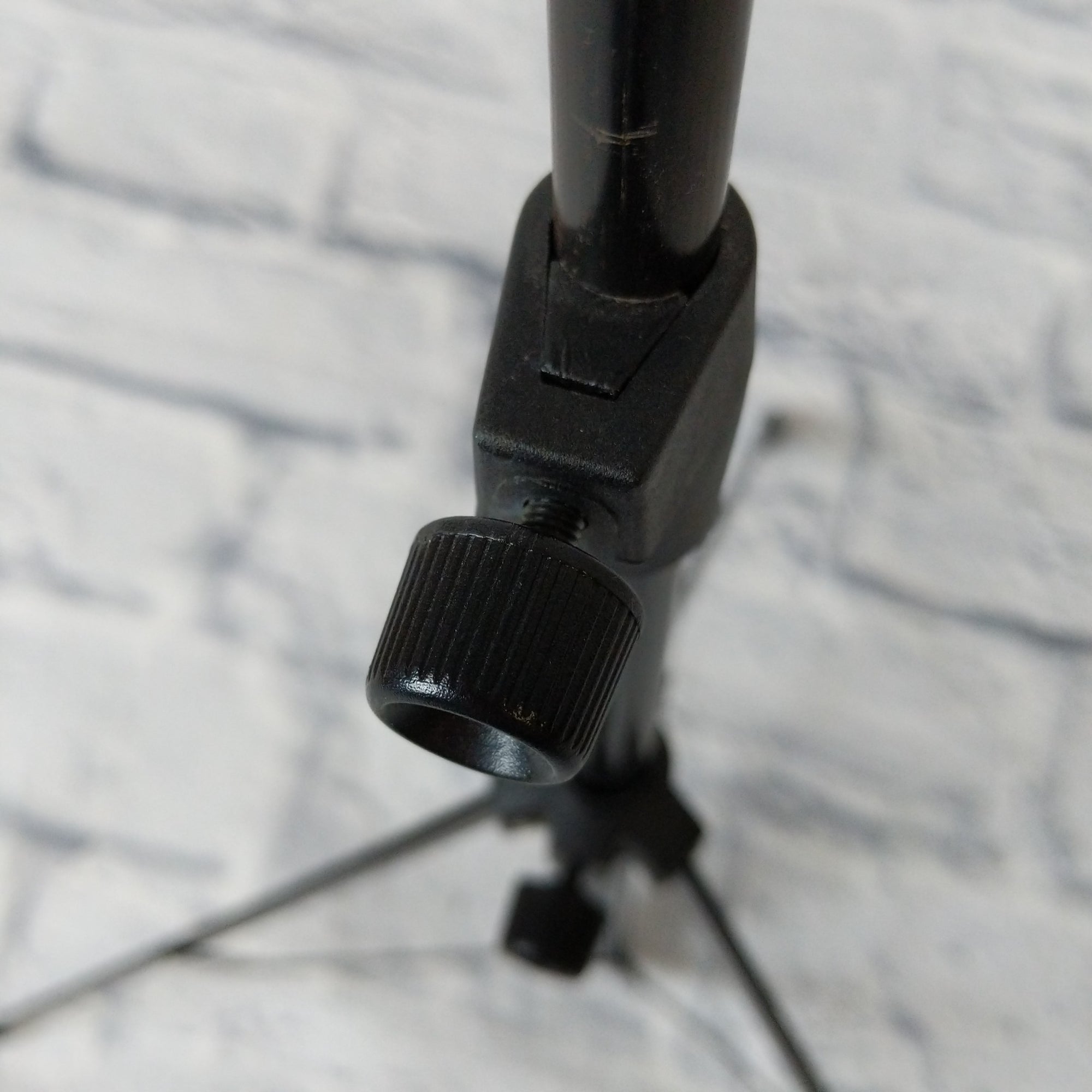 No Name wire stand