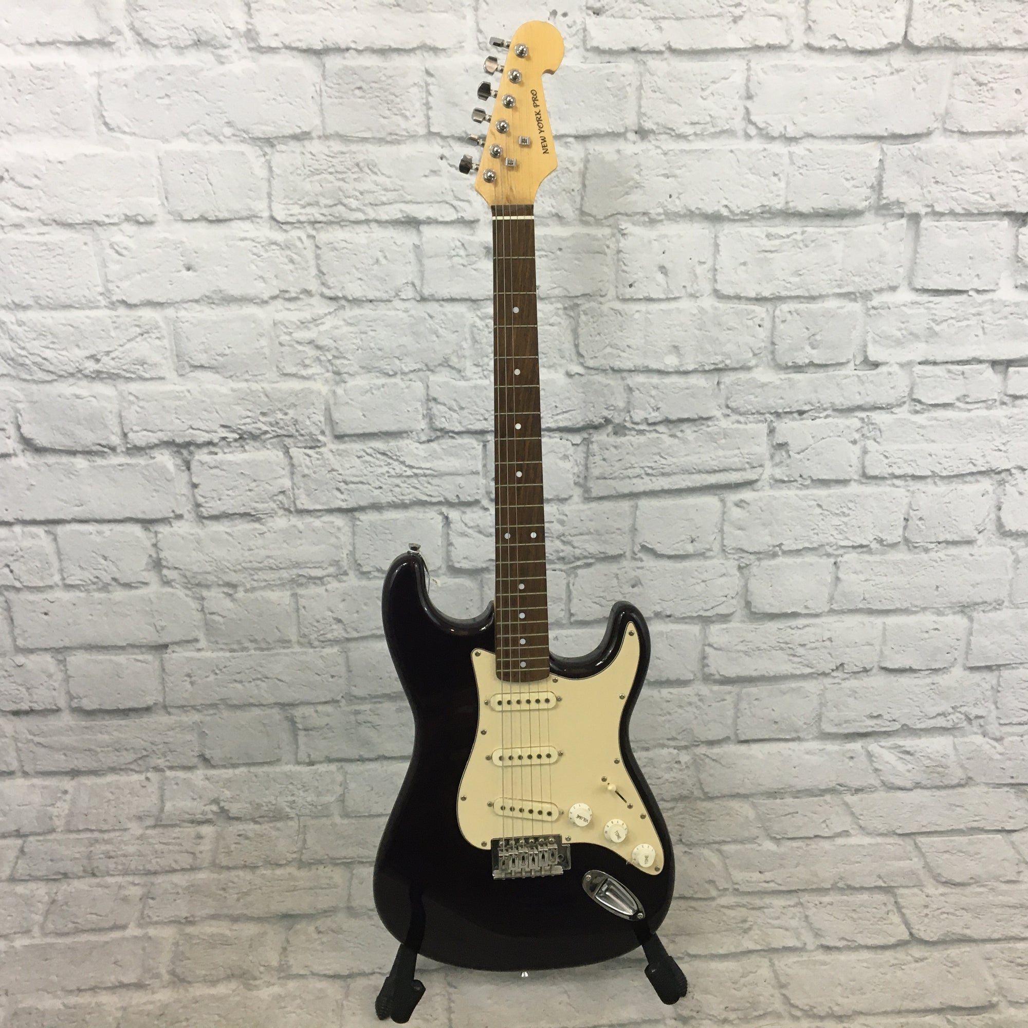New York Pro Strat-Style Electric Guitar Black