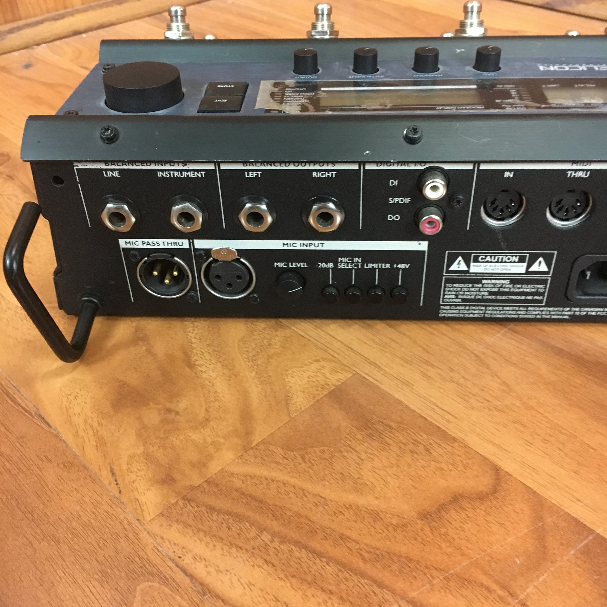 ** TC Helicon VoiceLive Vocal Floor Processor