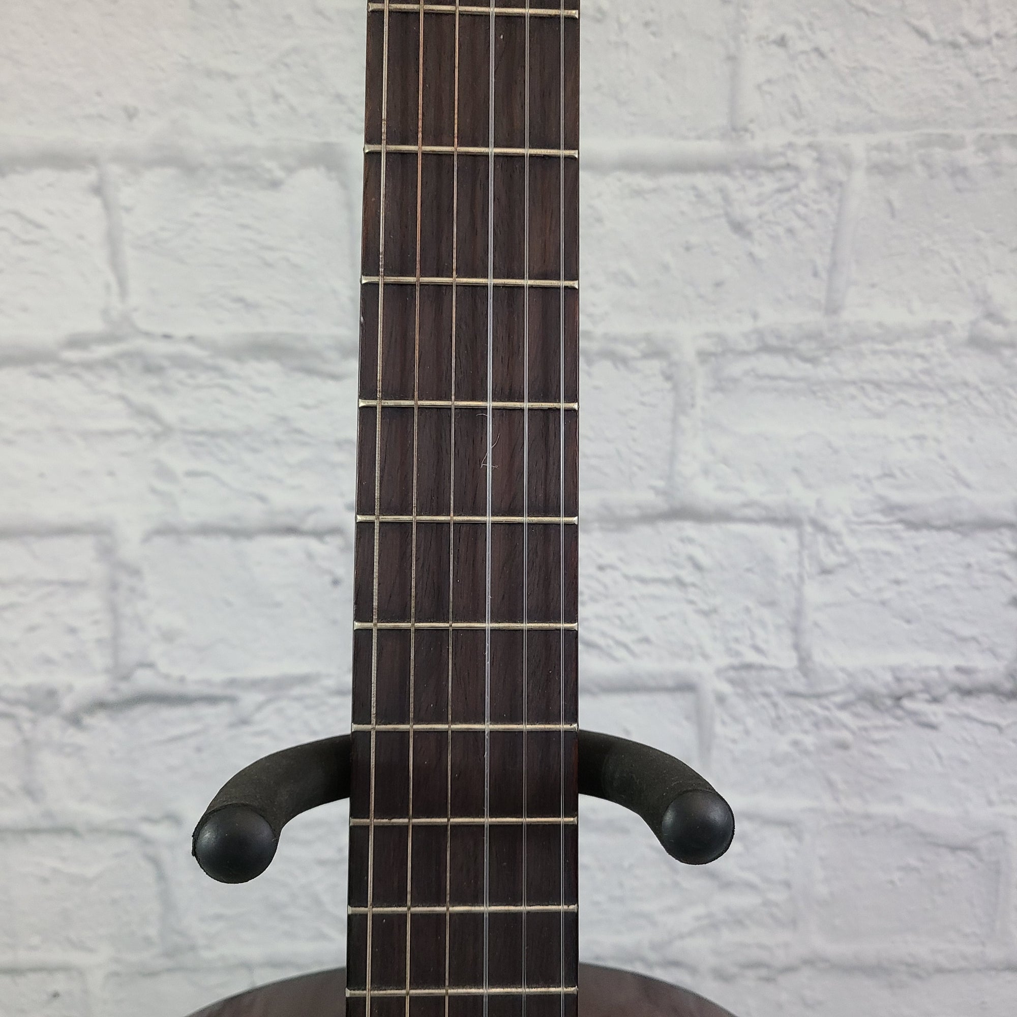 Yamaha C-40 Classical Acoustic Guitar w/ Chipboard Case