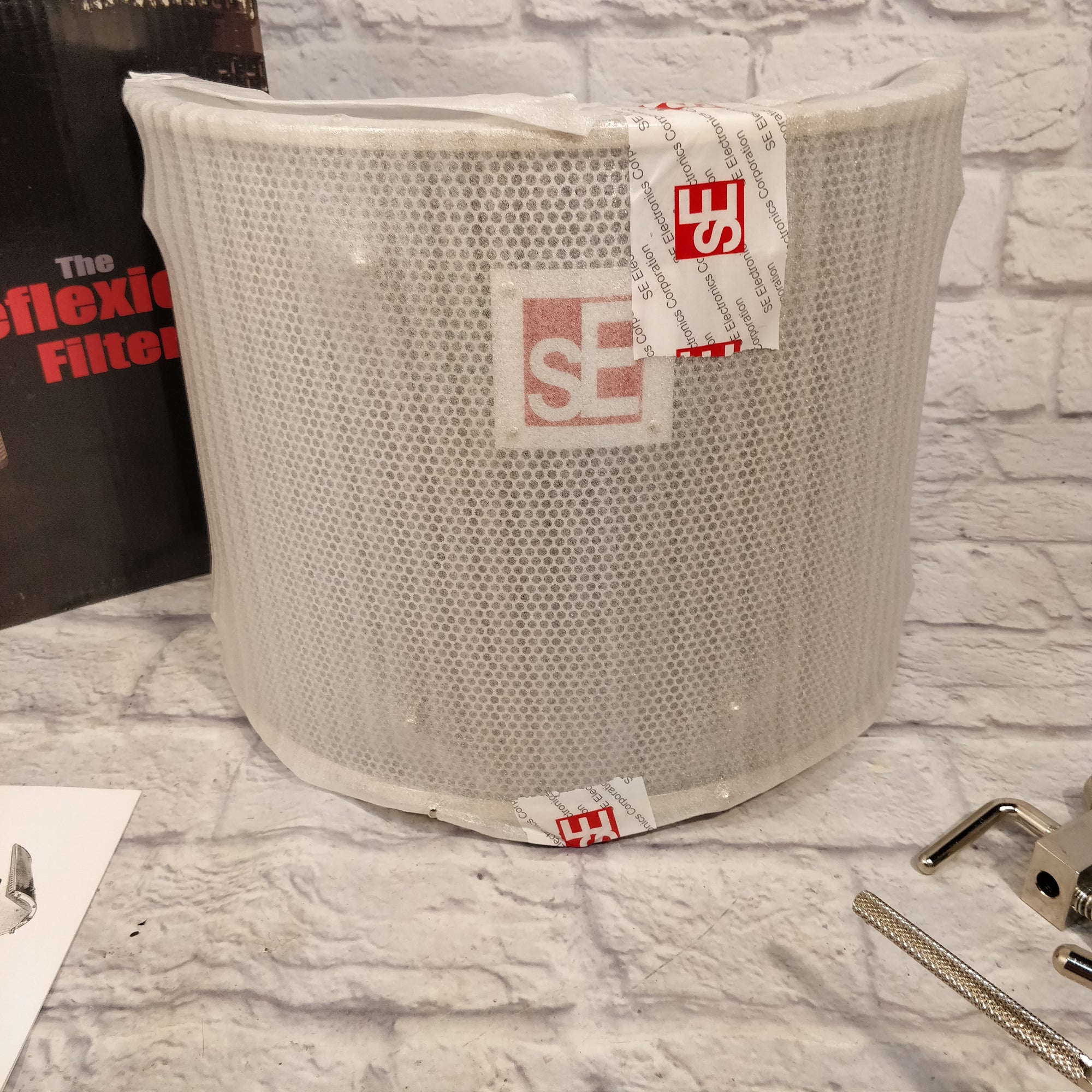 SE The Reflexion Filter PRO Portable Vocal Booth (Unused)