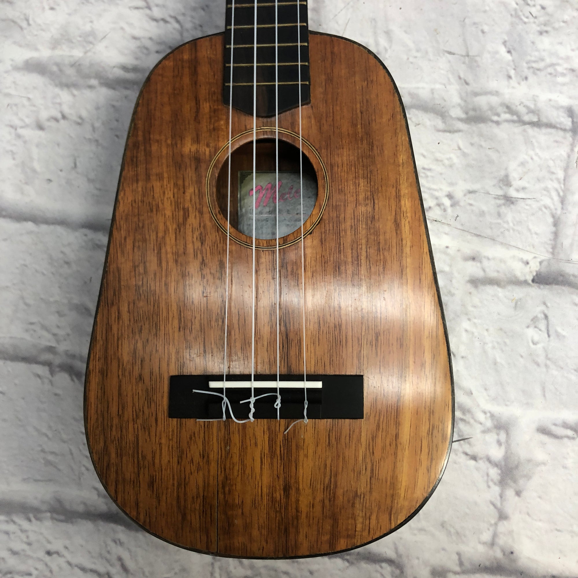 Mele Mahogany Standard Concert Pineapple Ukulele
