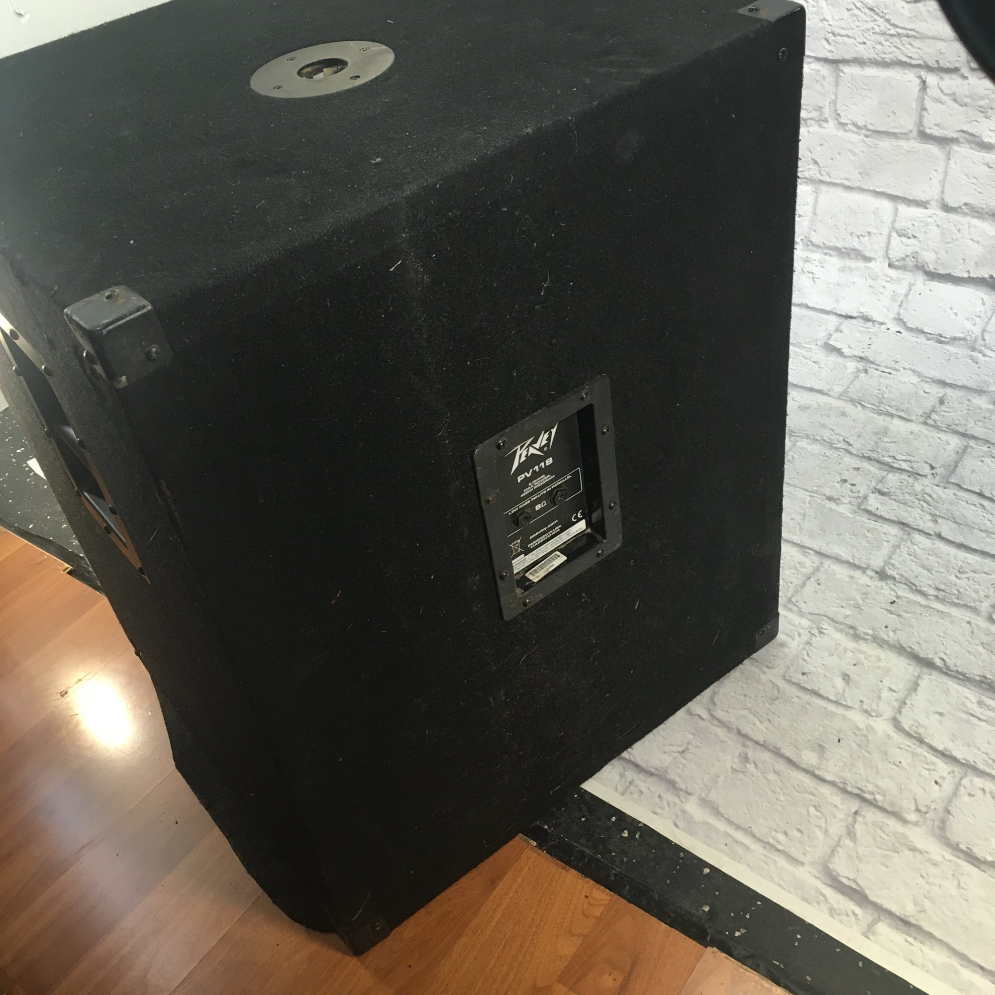 Peavey PV118 18 Inch Sub Bass Cabinet w Top Pole Hole